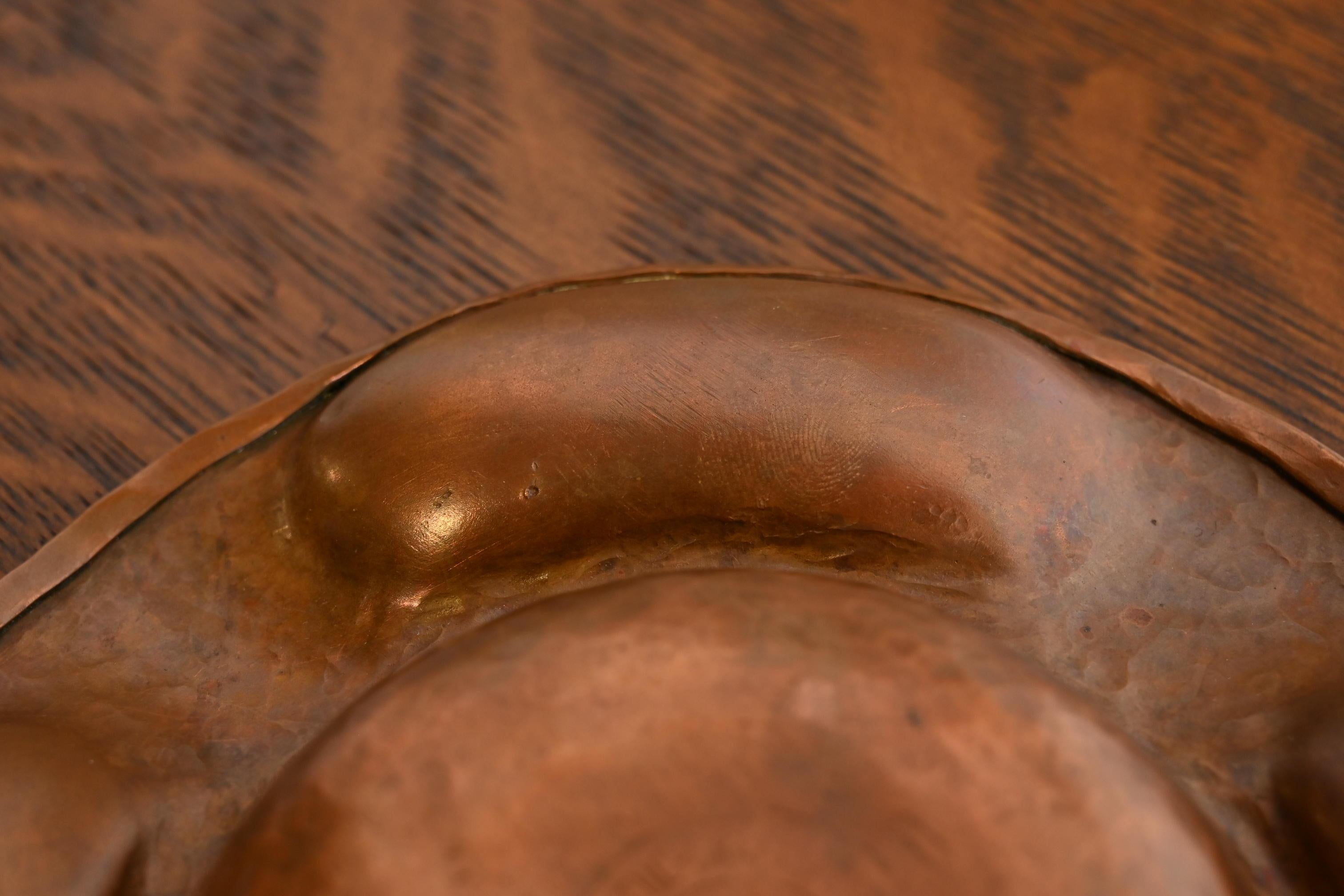 Cenicero de cobre martillado firmado Gustav Stickley Arts & Crafts Cobre en venta