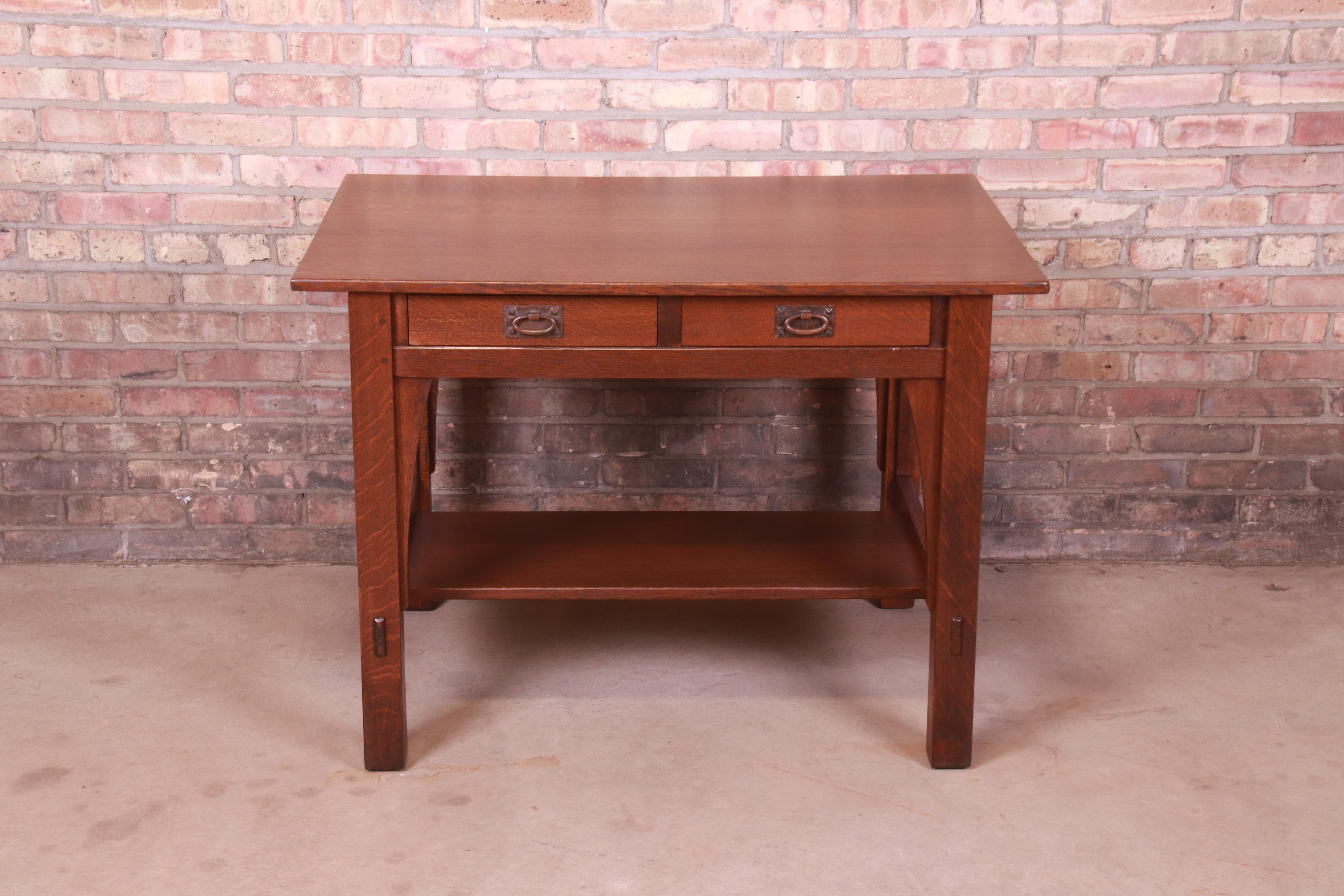 A rare and exceptional antique Mission oak Arts & Crafts writing desk or library table

By Gustav Stickley (original label present)

USA, Circa 1900

Solid quarter sawn oak, with original hammered copper hardware.

Measures: 41.38