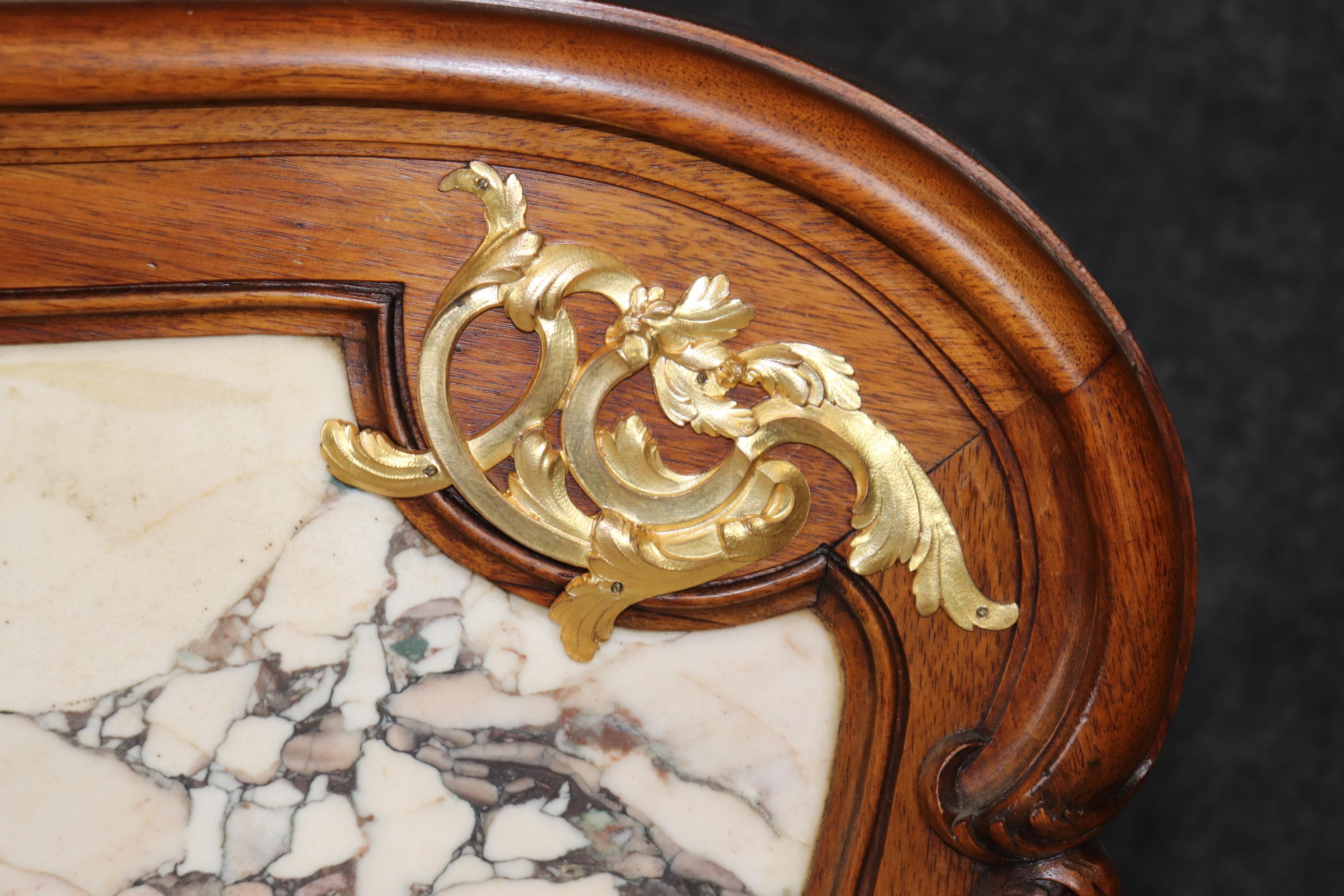 Firmata Haentges Freres Dore' Bronzo Ormolu Credenza francese Luigi XV con piano in marmo in vendita 2