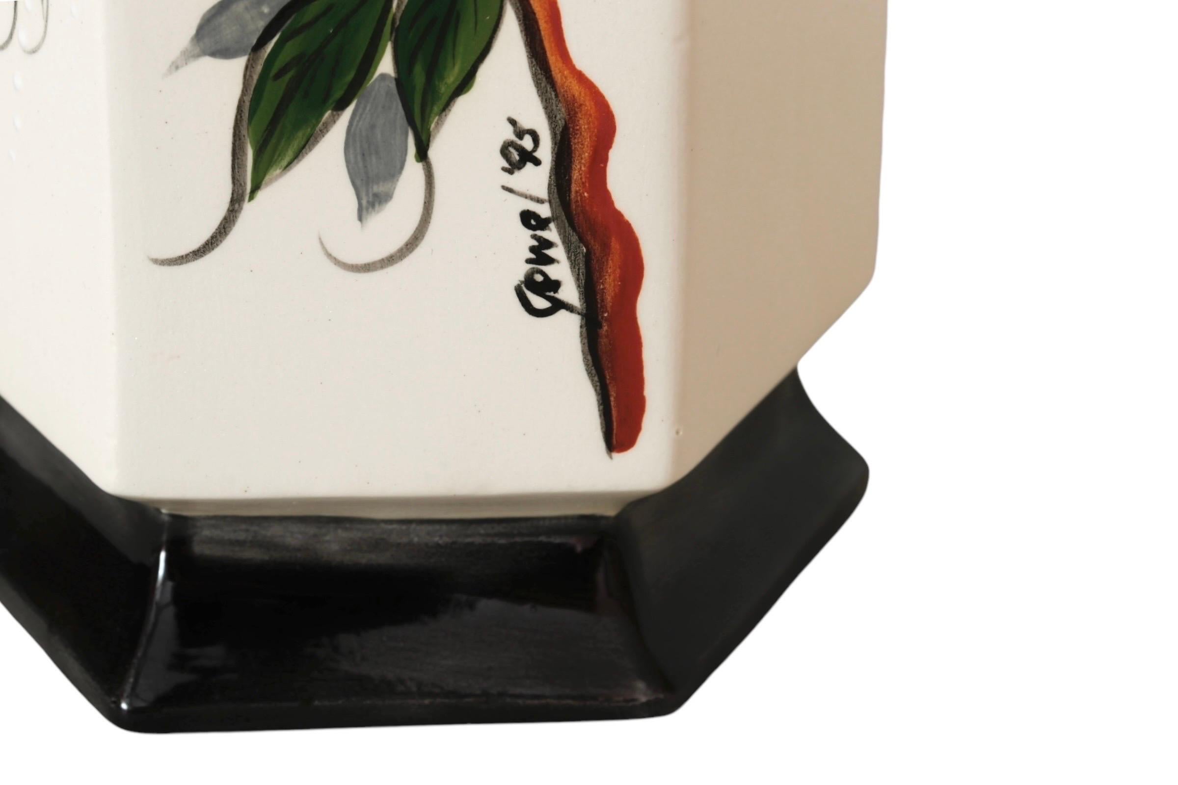 Fine XX secolo Vaso in ceramica dipinto a mano e firmato in vendita