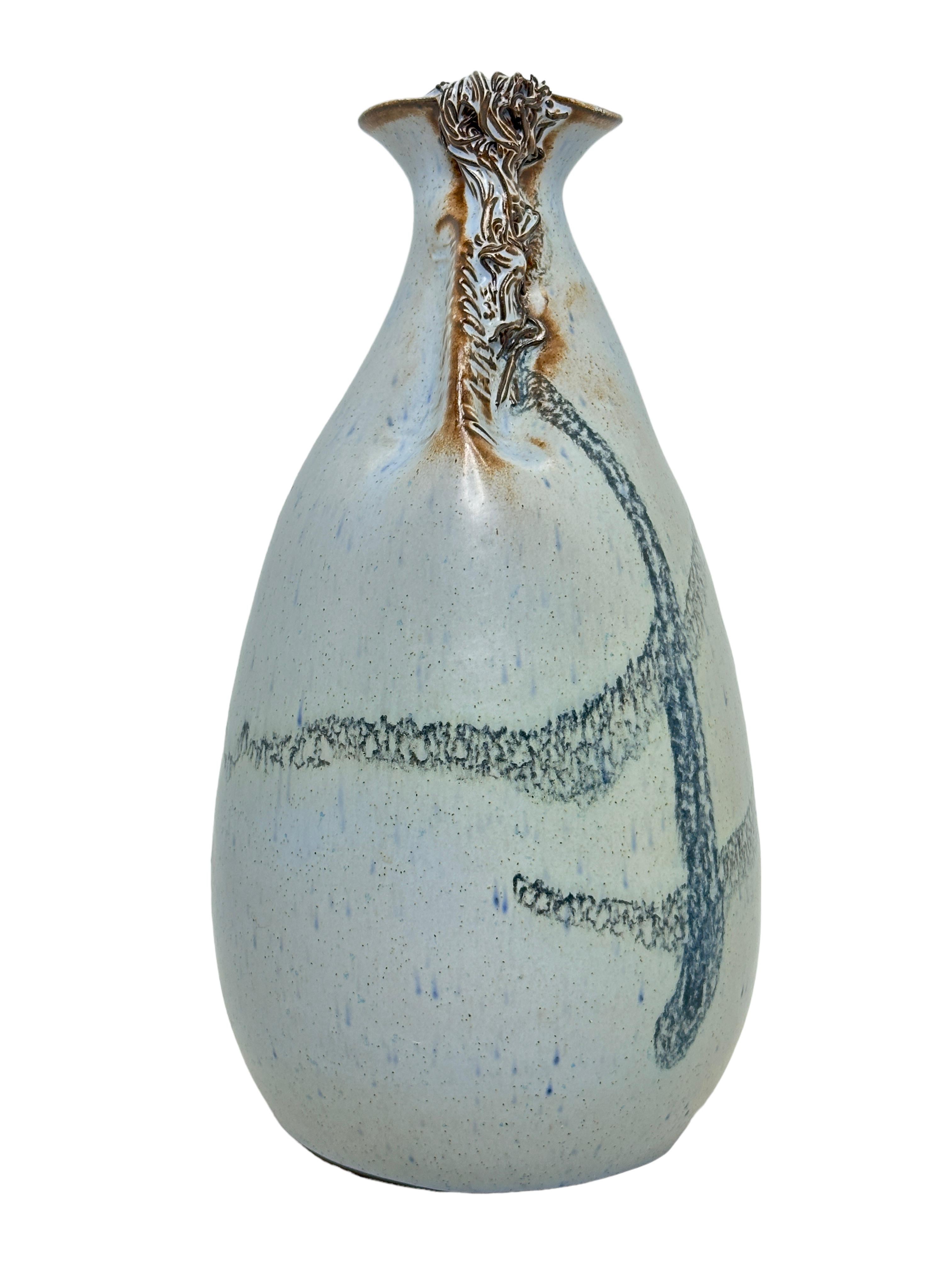 Signierte handbemalte Studio-Art-Keramik-Skulptur-Vase, Vintage im Angebot 1