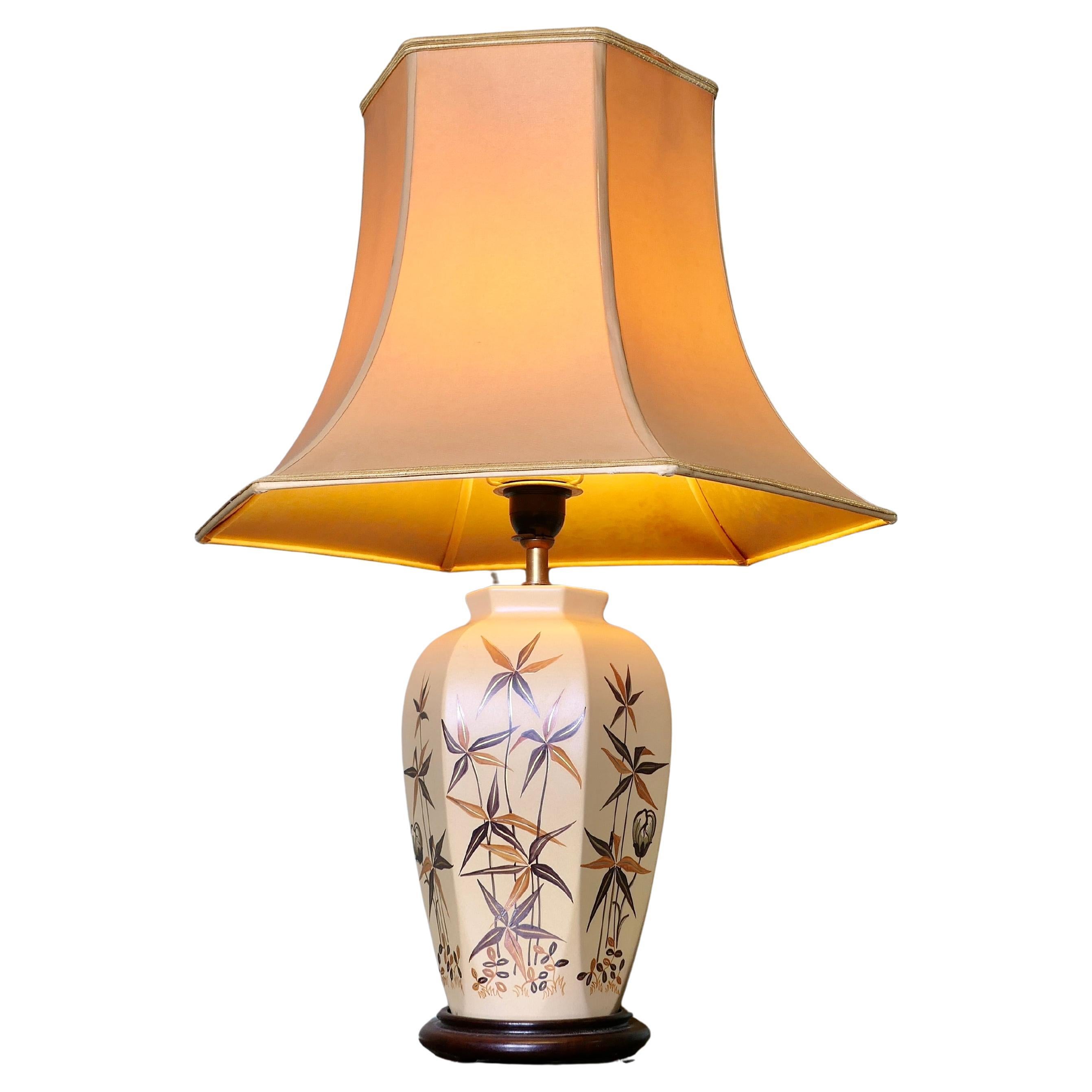 Lampe vase peinte à la main, de style japonais   Une pièce charmante en vente