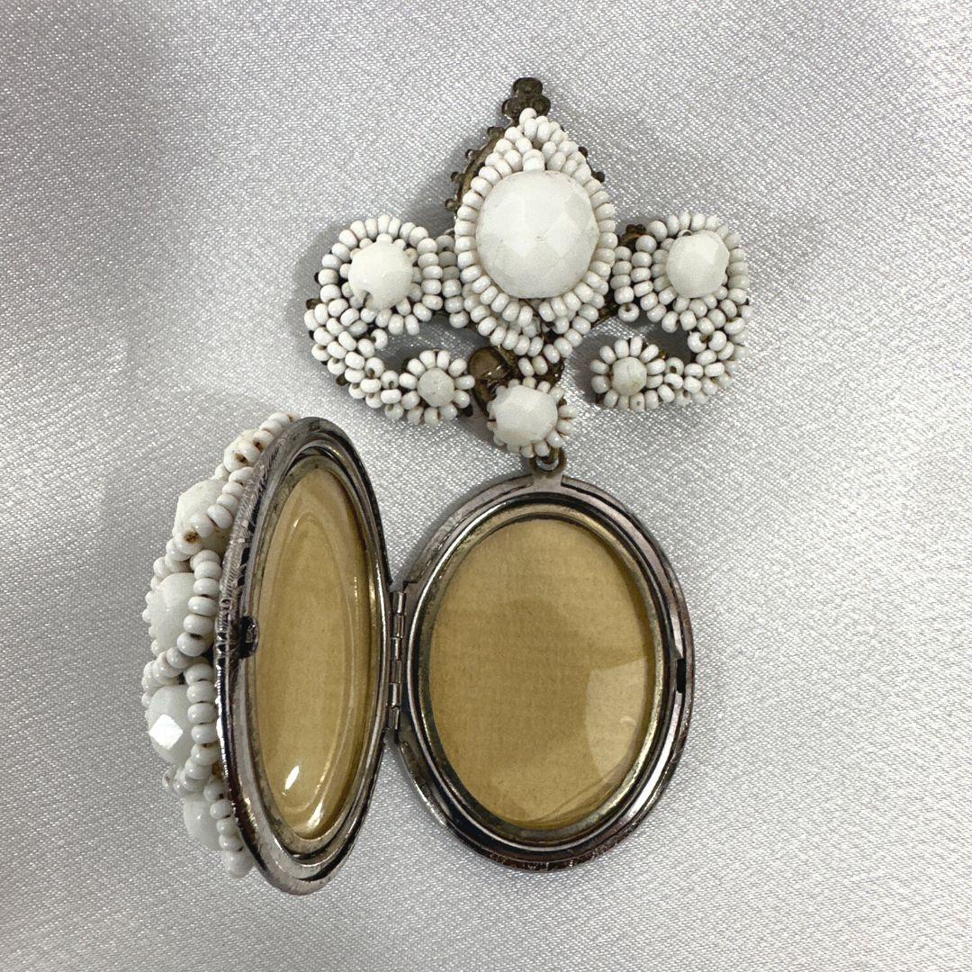 Signed Haskell Large Delicate Black and White Glass Vintage Locket Brooch For Sale 1