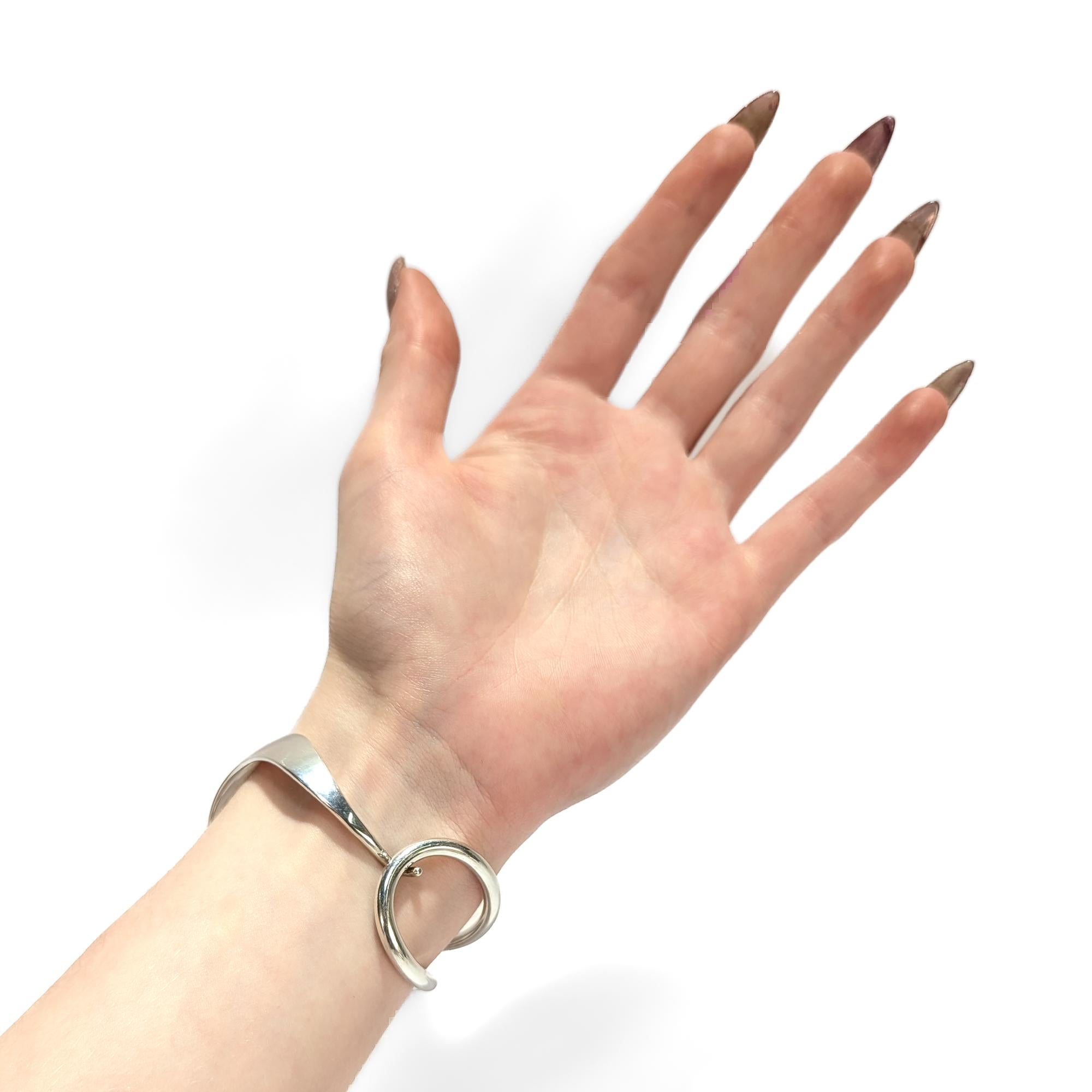 Bracciale firmato Hayner Modernist in argento sterling con bracciale ondulato e traforato in vendita 5