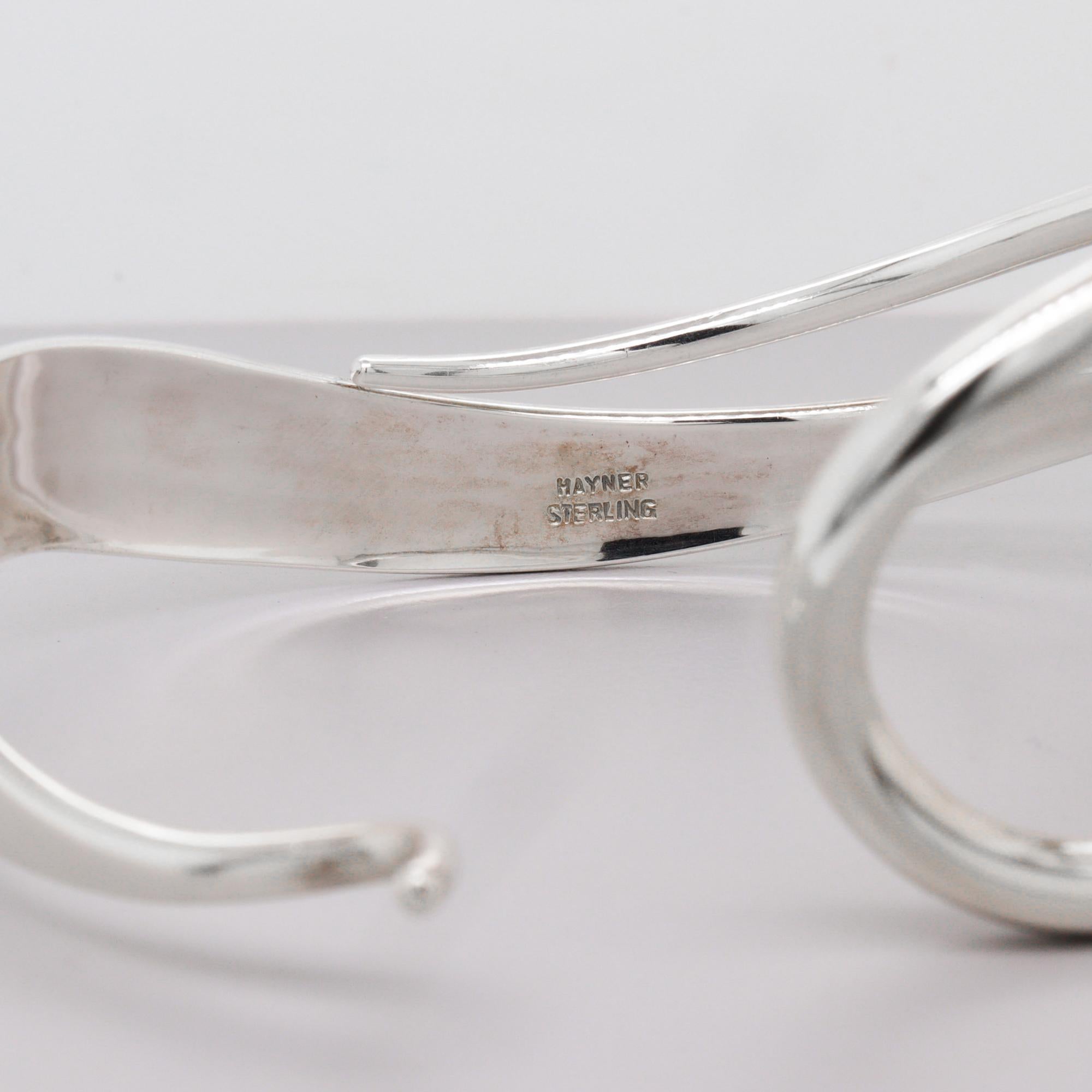 Bracciale firmato Hayner Modernist in argento sterling con bracciale ondulato e traforato in vendita 2