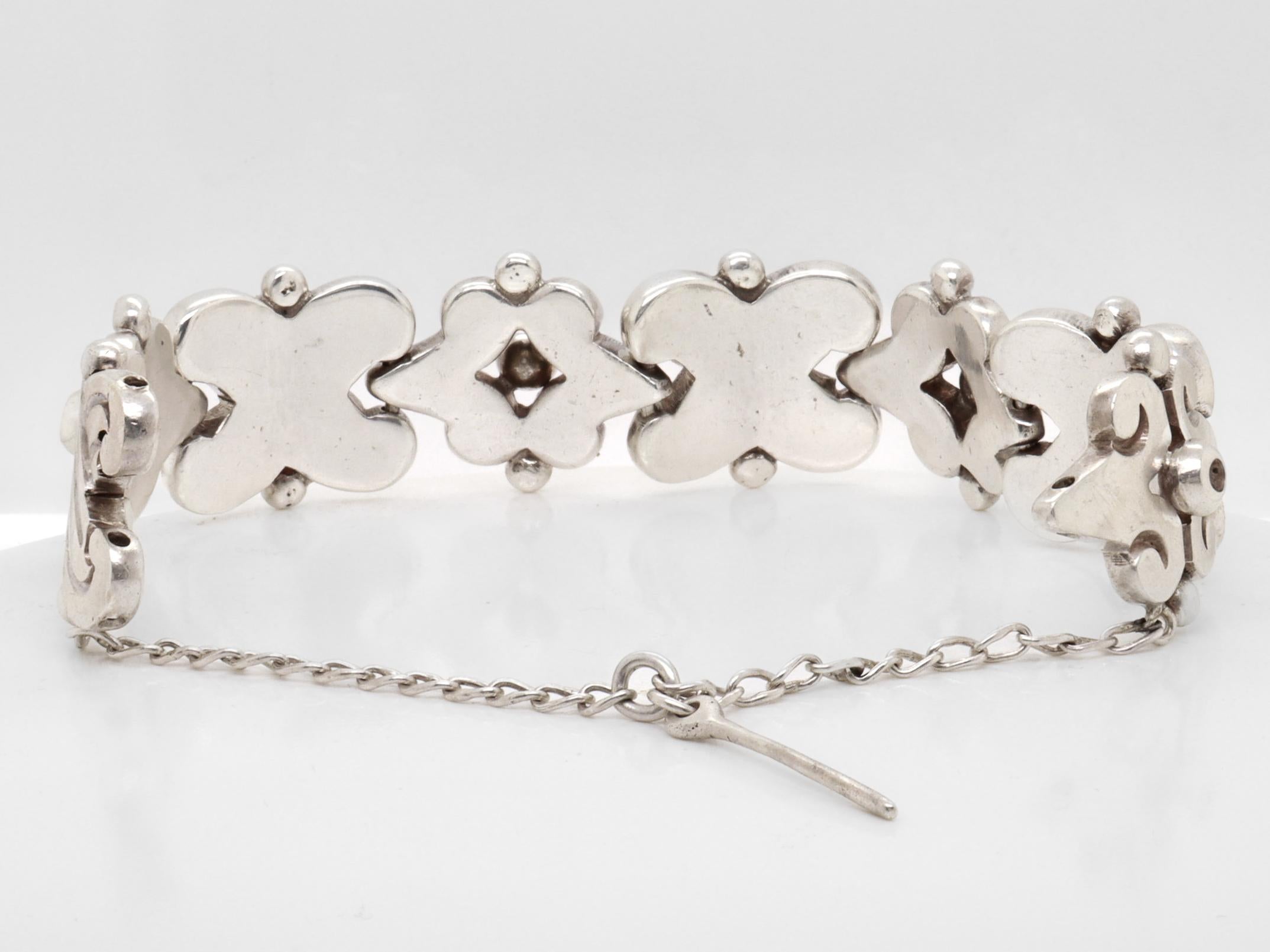 Signed Hector Aguilar Mexican Mid-Century Sterling Silver Fertility Bracelet en venta 5