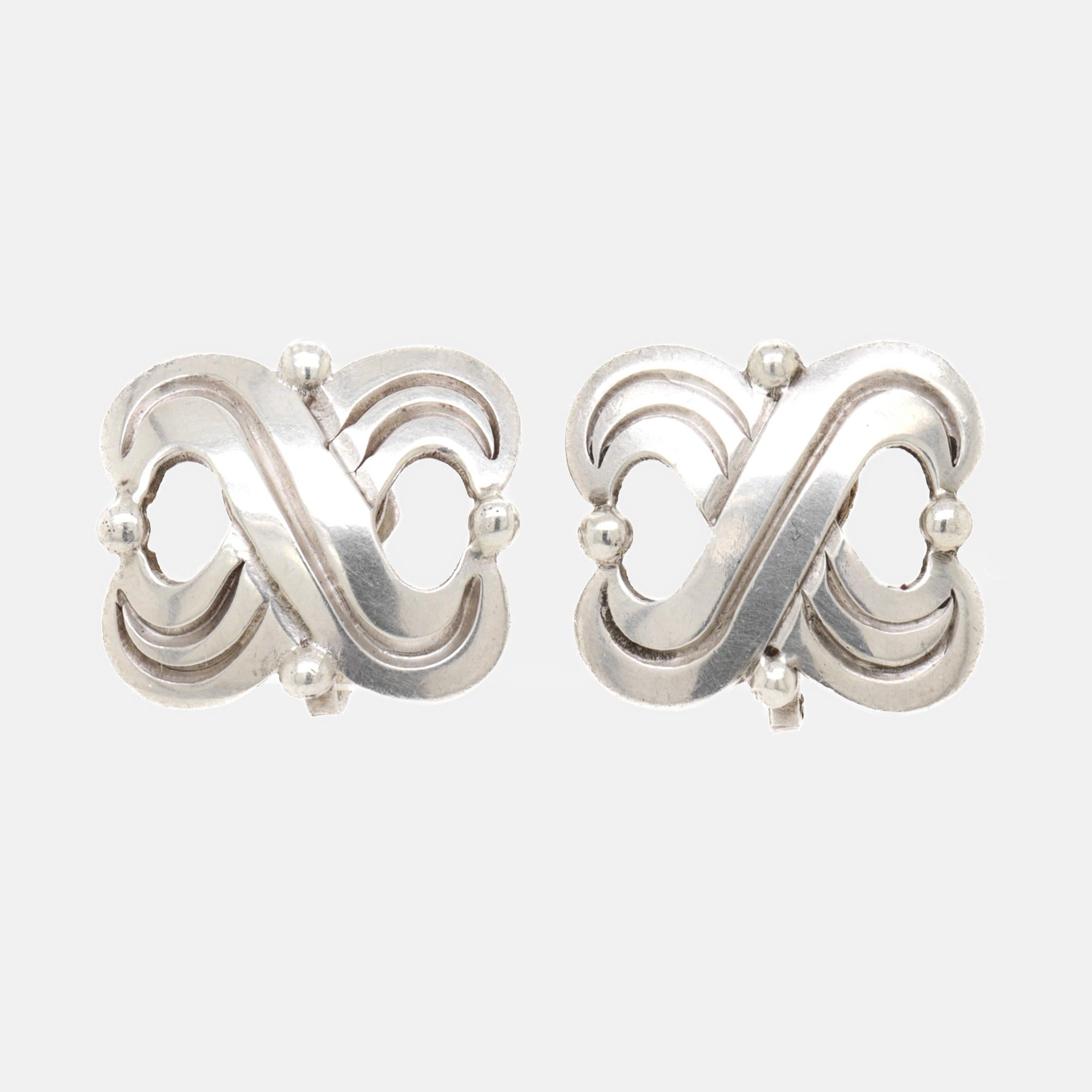 Signed Hector Aguilar Mexican Mid-Century Sterling Silver Screwback Earrings For Sale 1