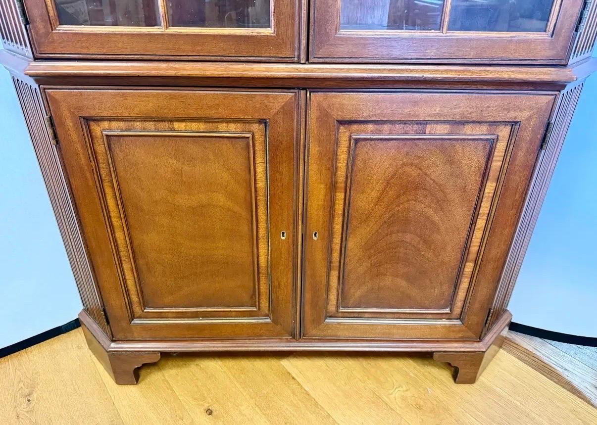 20th Century Signed Henredon Furniture Illuminated Mahogany Corner Cabinet China Breakfront