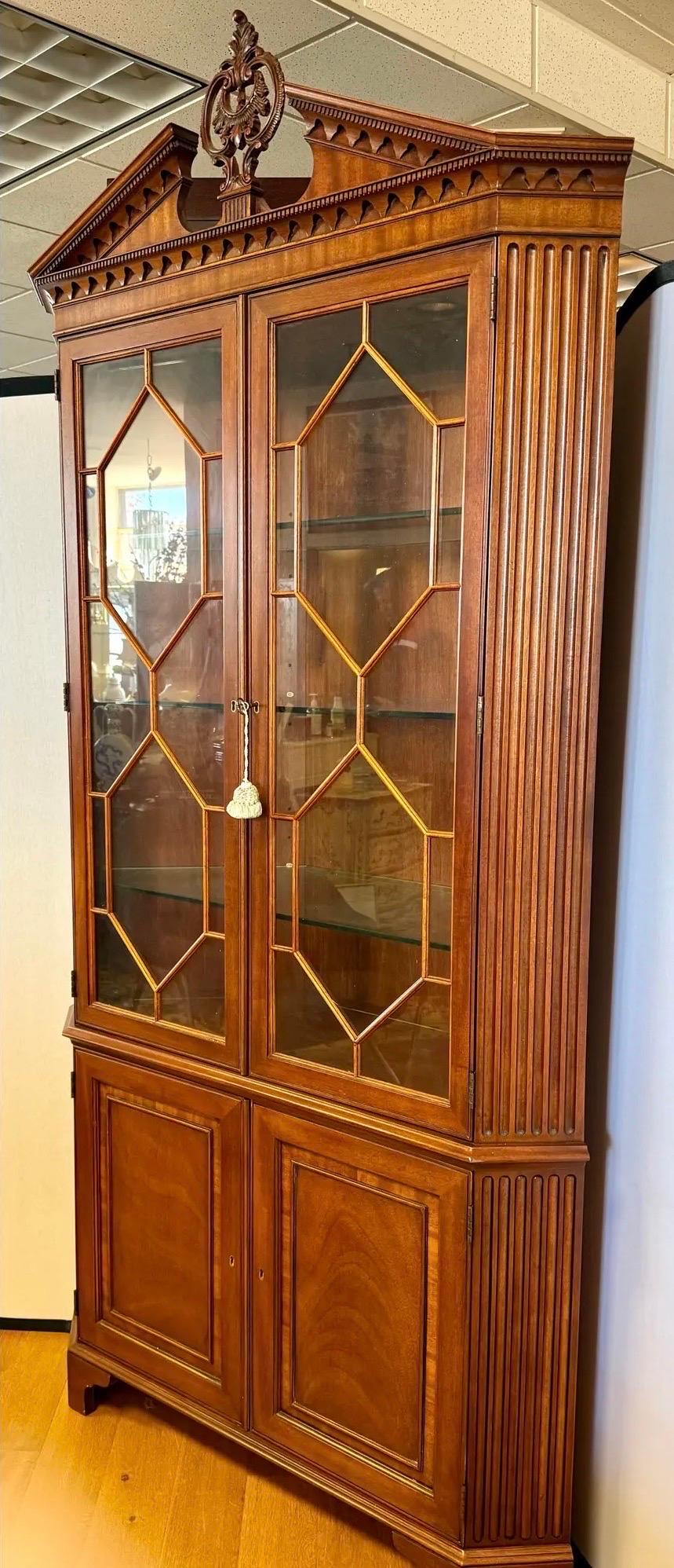 Signed Henredon Furniture Illuminated Mahogany Corner Cabinet China Breakfront 1