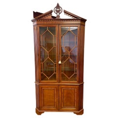 Firma Henredon Furniture Armario esquinero iluminado de caoba China Breakfront