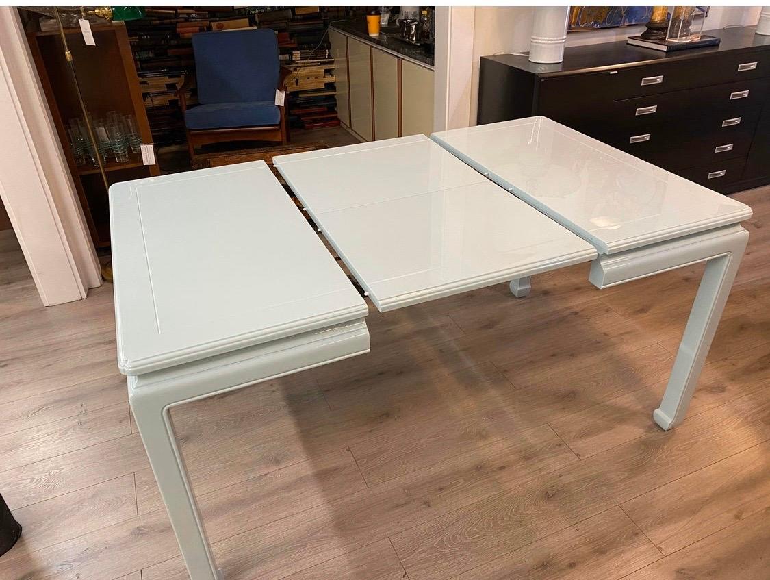 Newly lacquered original Henredon expandable dining room table. The integrated leaf, contained in the body of the table allows the table to expand from 35 inches to 55 inches when it is opened. This table is ideal for an apartment or a smaller room.