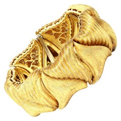 Signed Henry Dunay Textured Gold Link Bracelet in 18 Karat Yellow Gold