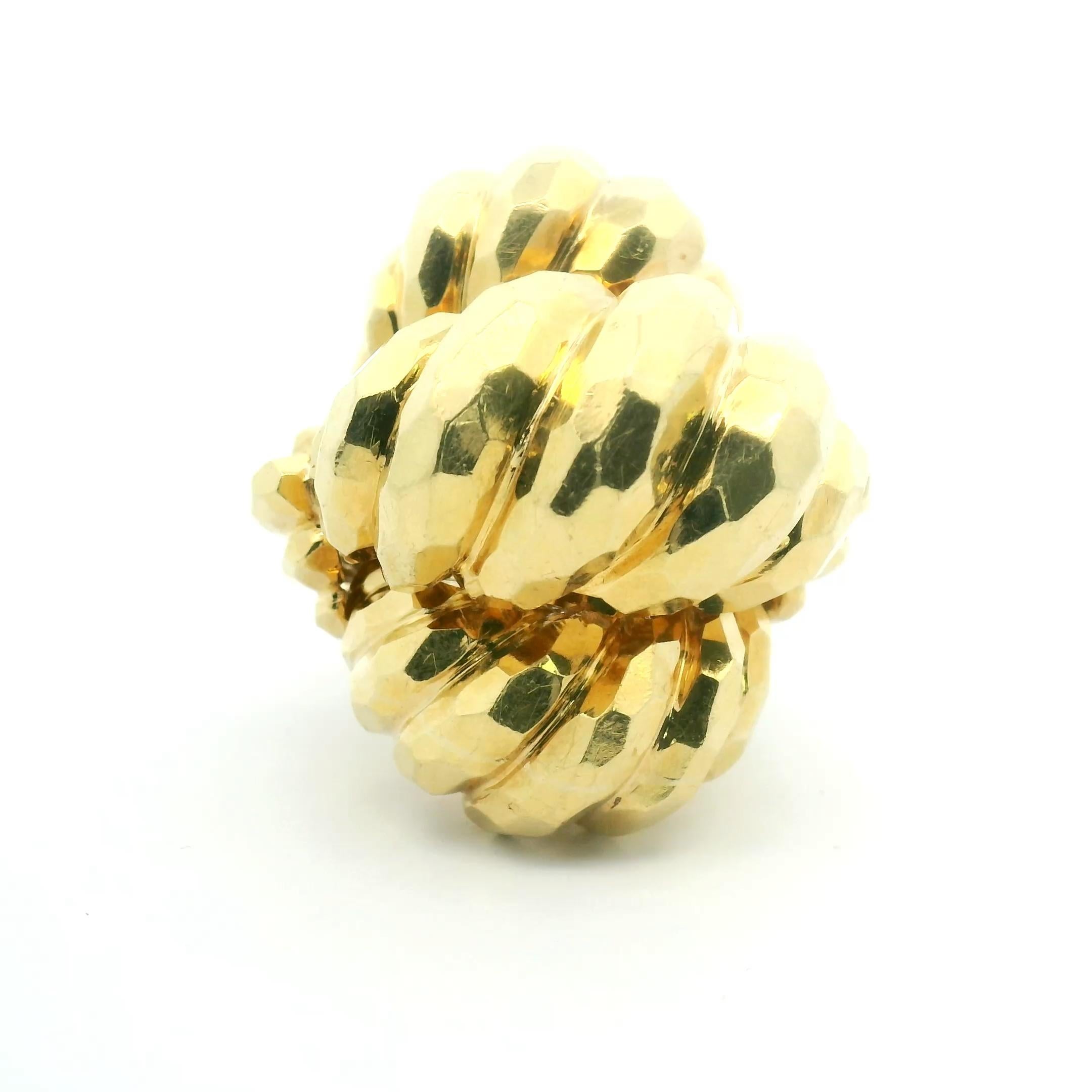 Signed Henry Dunay Very Large Heavy 18k Gold Hammered Textured Statement Ring In Excellent Condition For Sale In Great Neck, NY