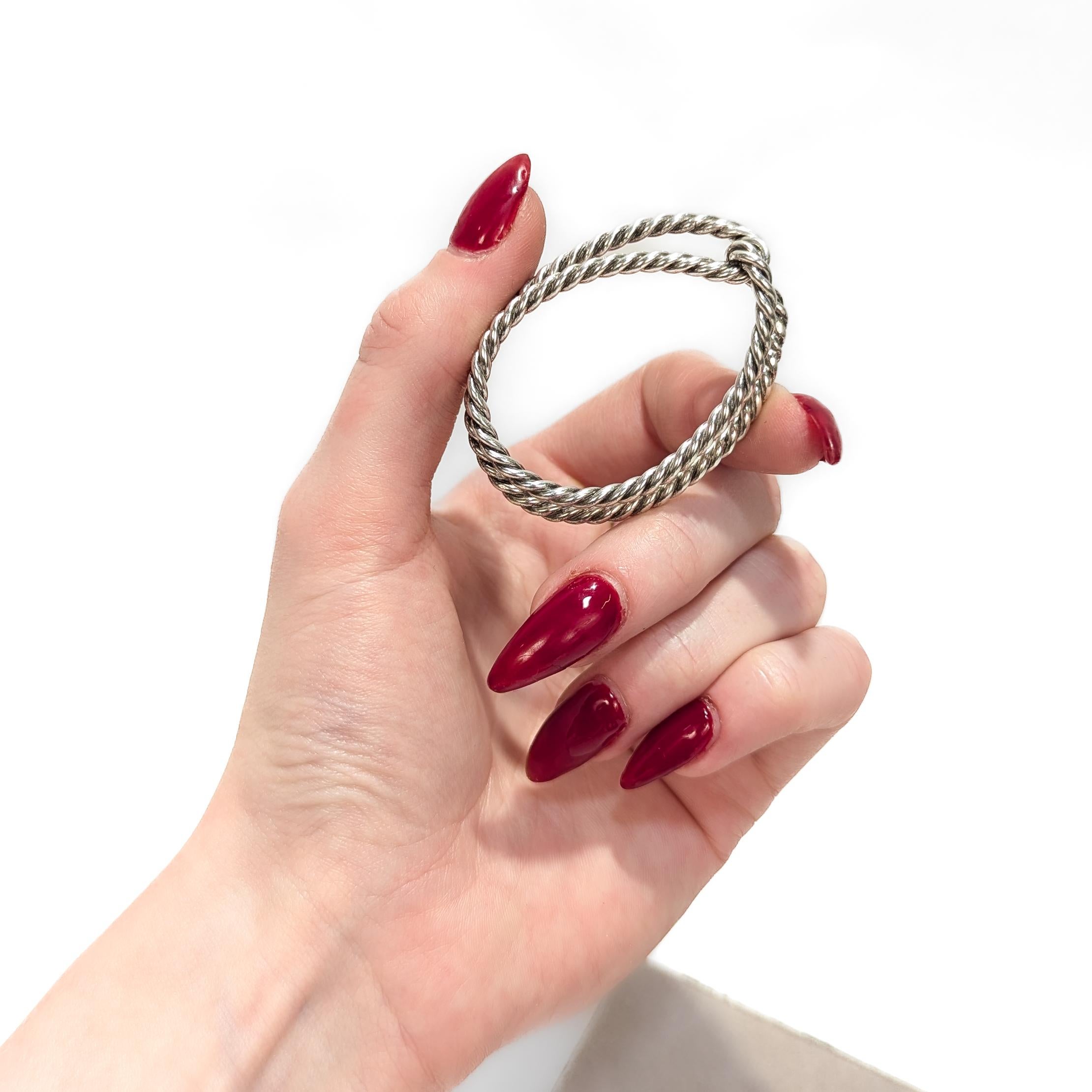 Signiert Hermès Französisch Sterling Silber Cord Twist Schal Clip oder Ring im Zustand „Gut“ im Angebot in Philadelphia, PA