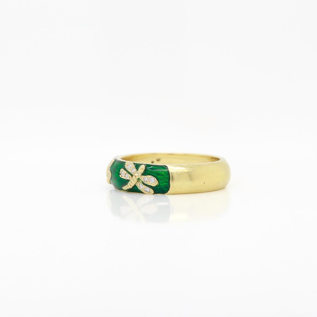 Signed Hidalgo 18K Gold, Green Enamel, and Diamond Dragonfly Band Ring In Good Condition For Sale In Philadelphia, PA