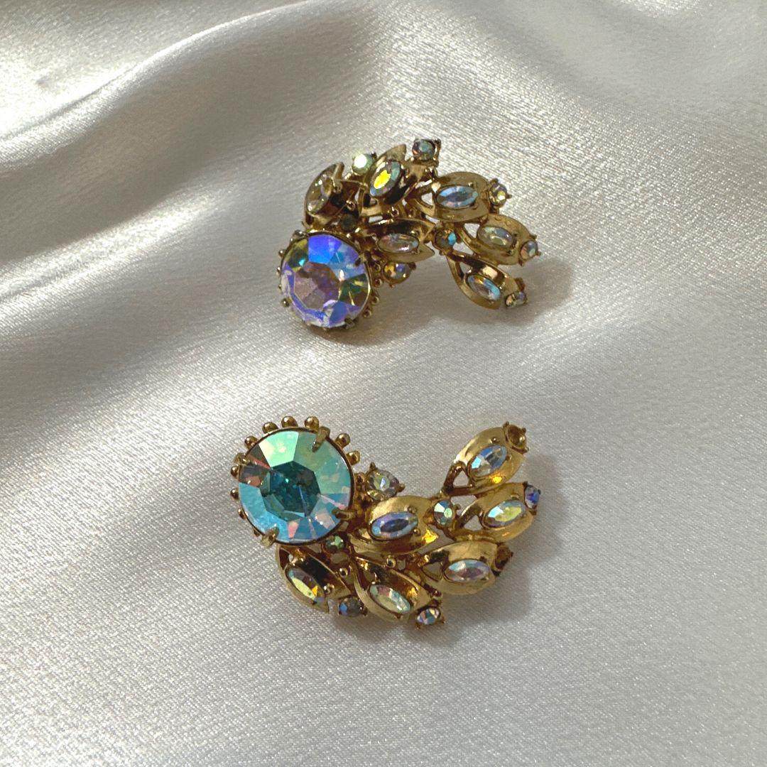 Earring Length:  1.60

Bin Code: E9 / P2

Step back in time with these elegant Vintage Hollycraft Rhinestone Earrings. Crafted with exquisite attention to detail, these earrings exude the timeless beauty and sophistication of the year 1855.

The