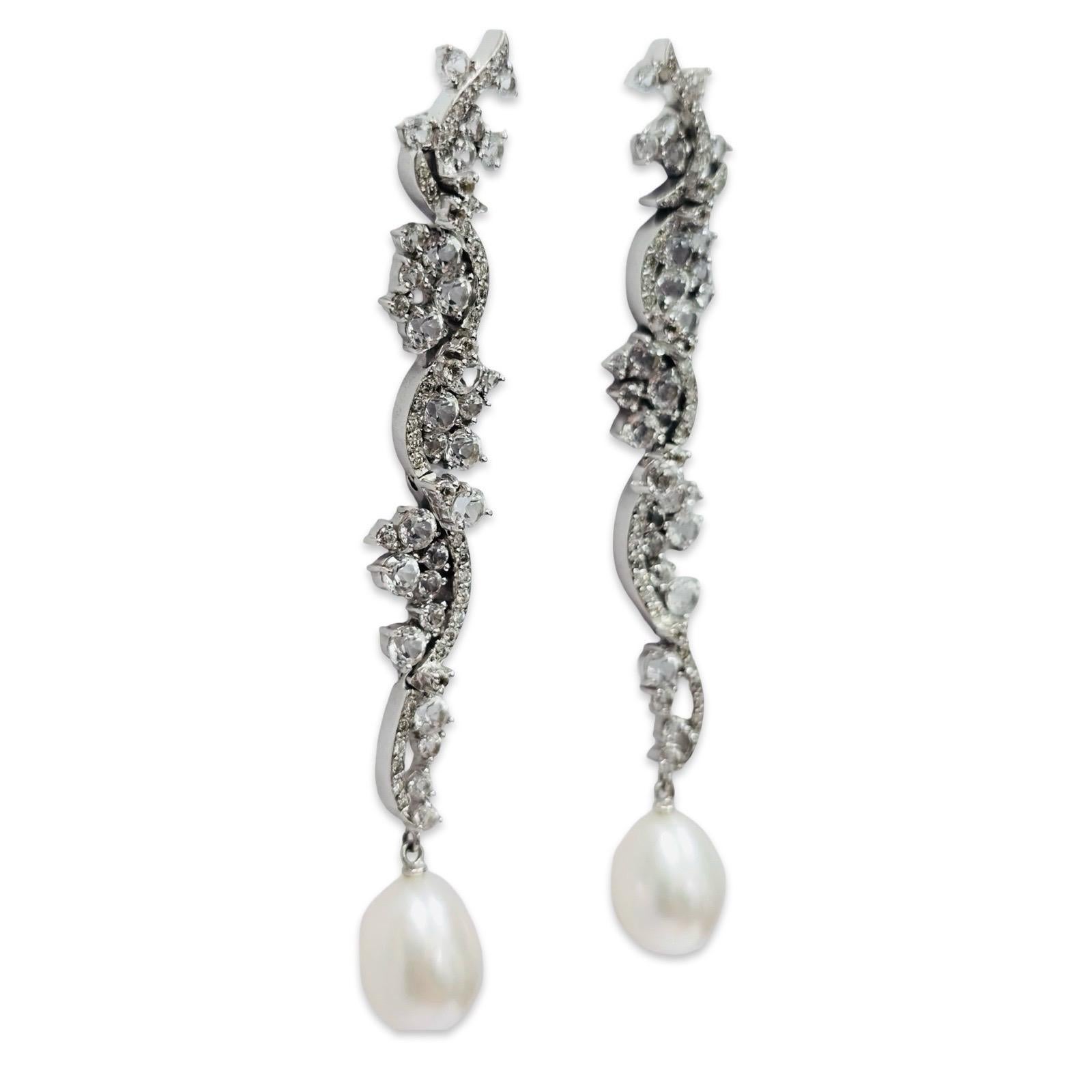 ART OF PEARLS - Pendants d'oreilles Art Déco en diamants et perles 18K en vente 2