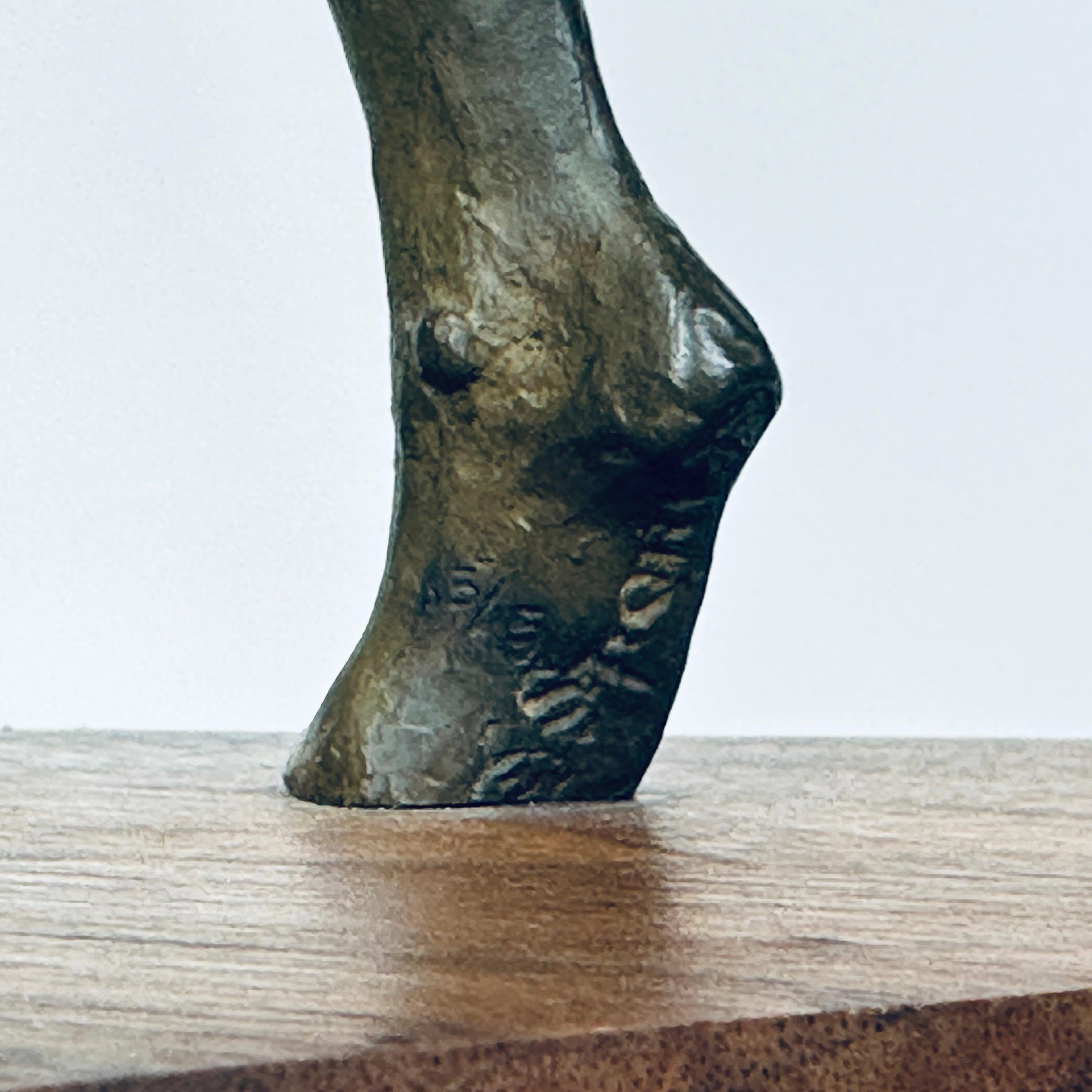 Scultura in bronzo firmata Immi Storrs, nudo femminile modernista, su base di noce in vendita 3