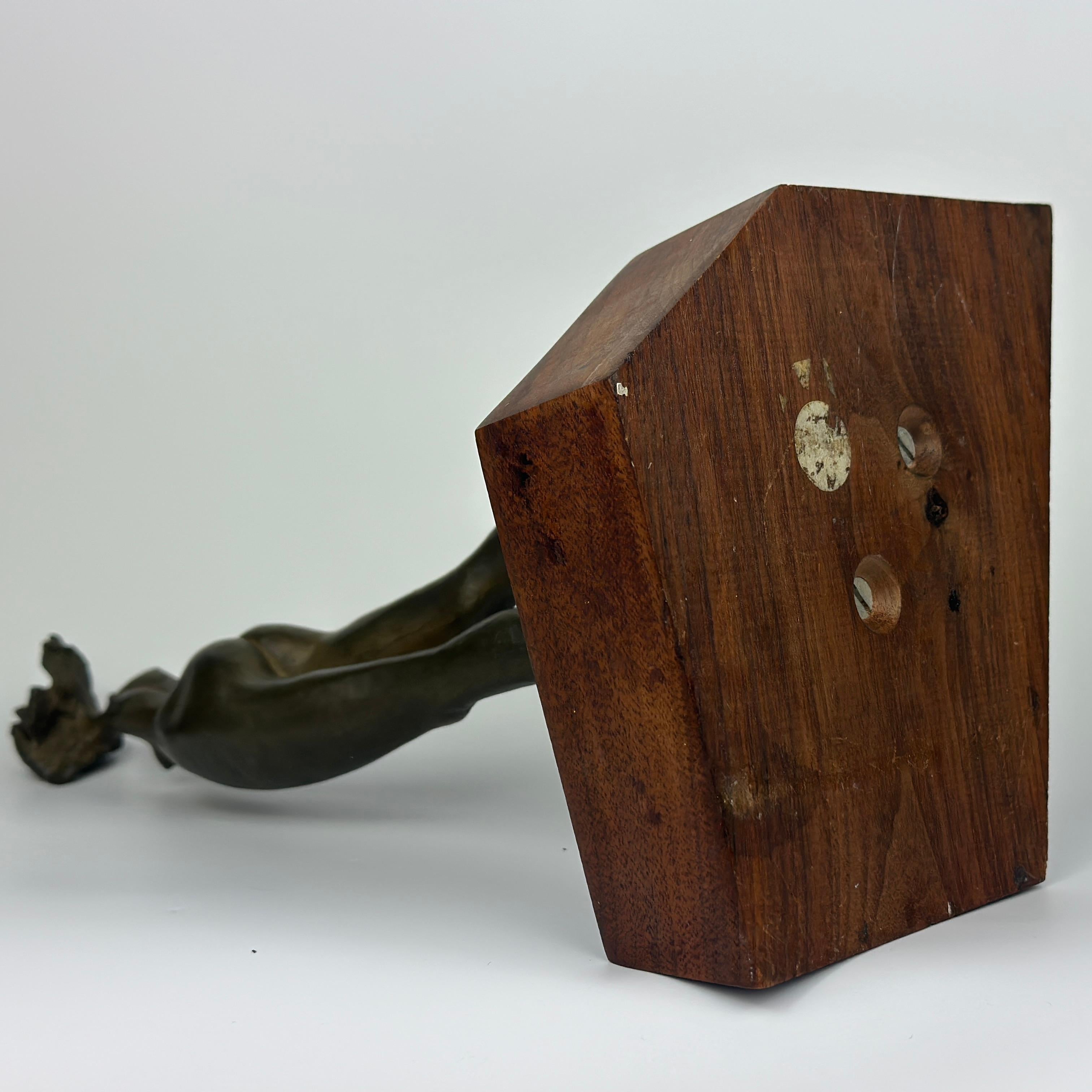 Scultura in bronzo firmata Immi Storrs, nudo femminile modernista, su base di noce in vendita 5