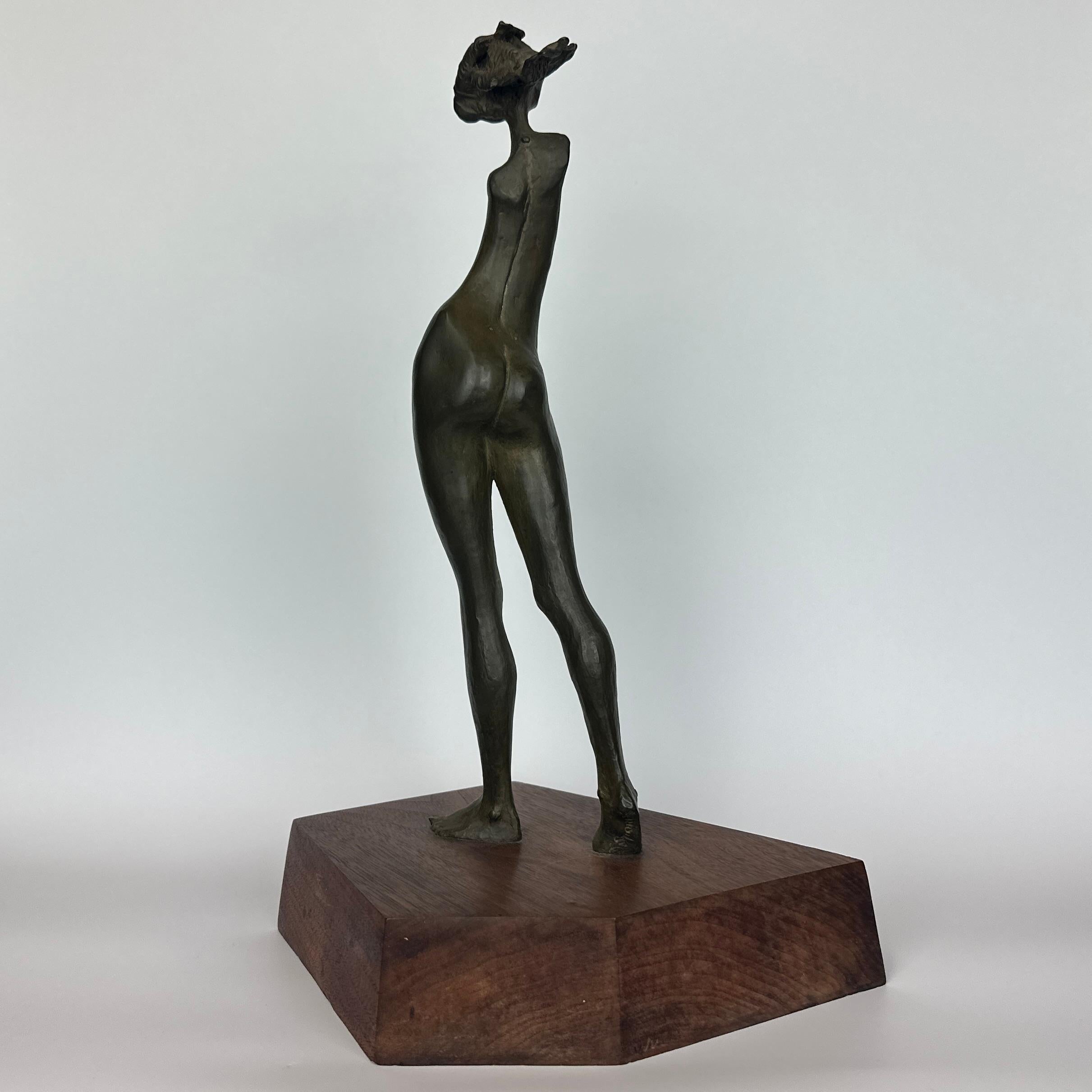 Fatto a mano Scultura in bronzo firmata Immi Storrs, nudo femminile modernista, su base di noce in vendita