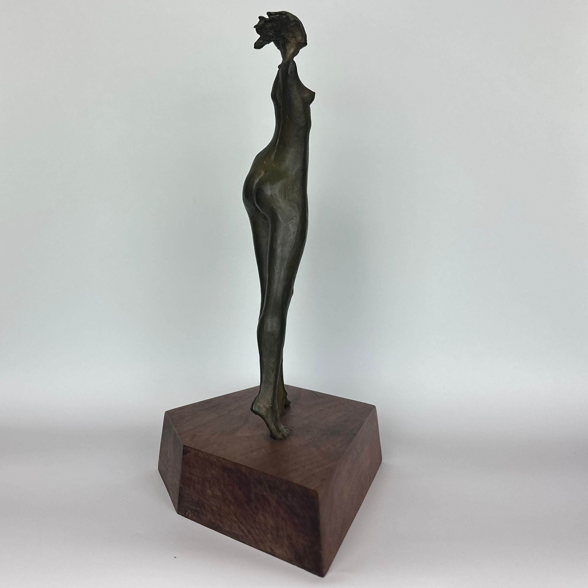 Scultura in bronzo firmata Immi Storrs, nudo femminile modernista, su base di noce In condizioni buone in vendita a West Chester, PA