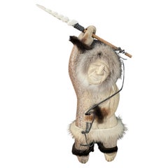 Escultura de pescador esquimal inuit de asta de alce tallada a mano y firmada
