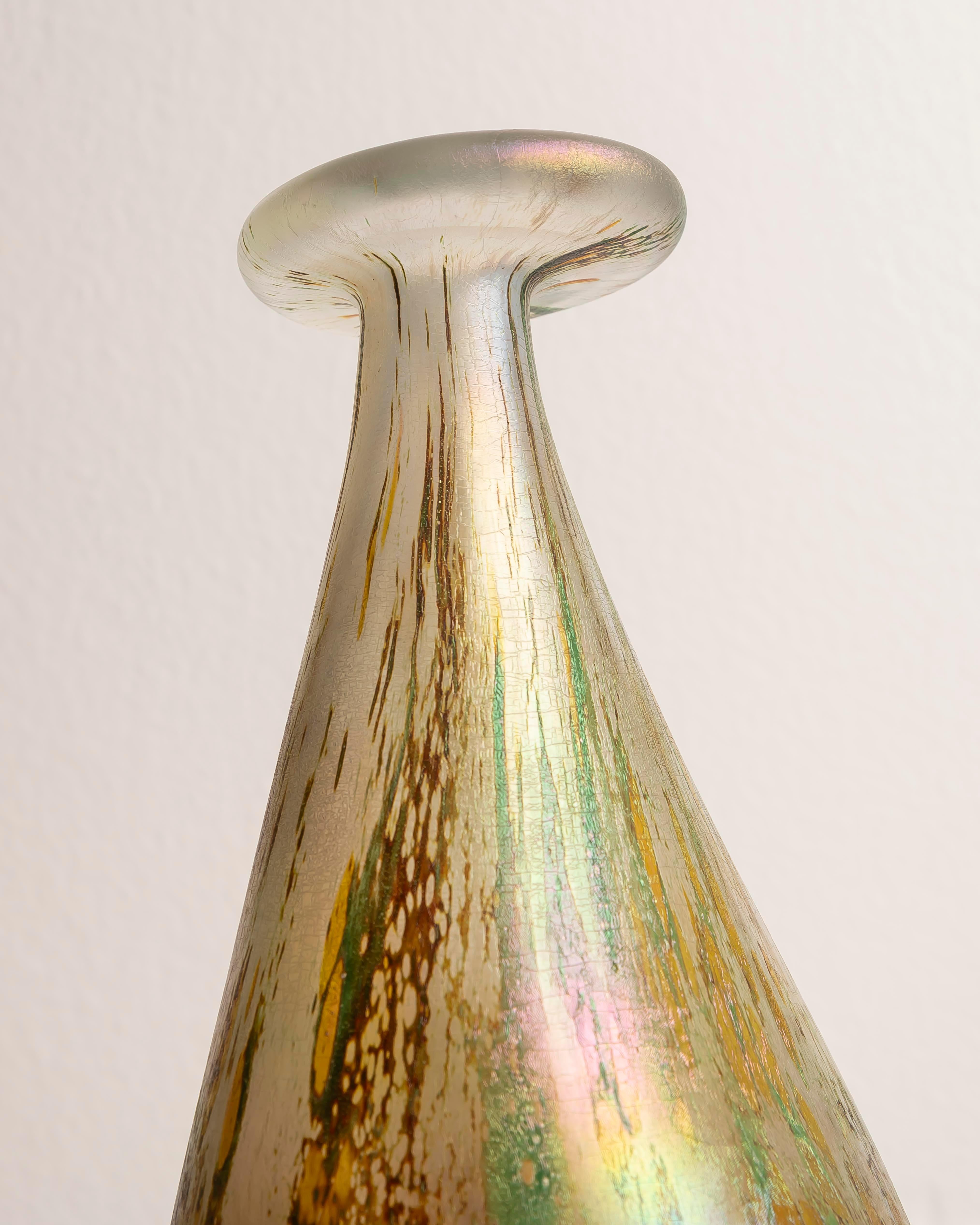 Signed Iridescent Studio Art Glass Vase, 1986 For Sale 5