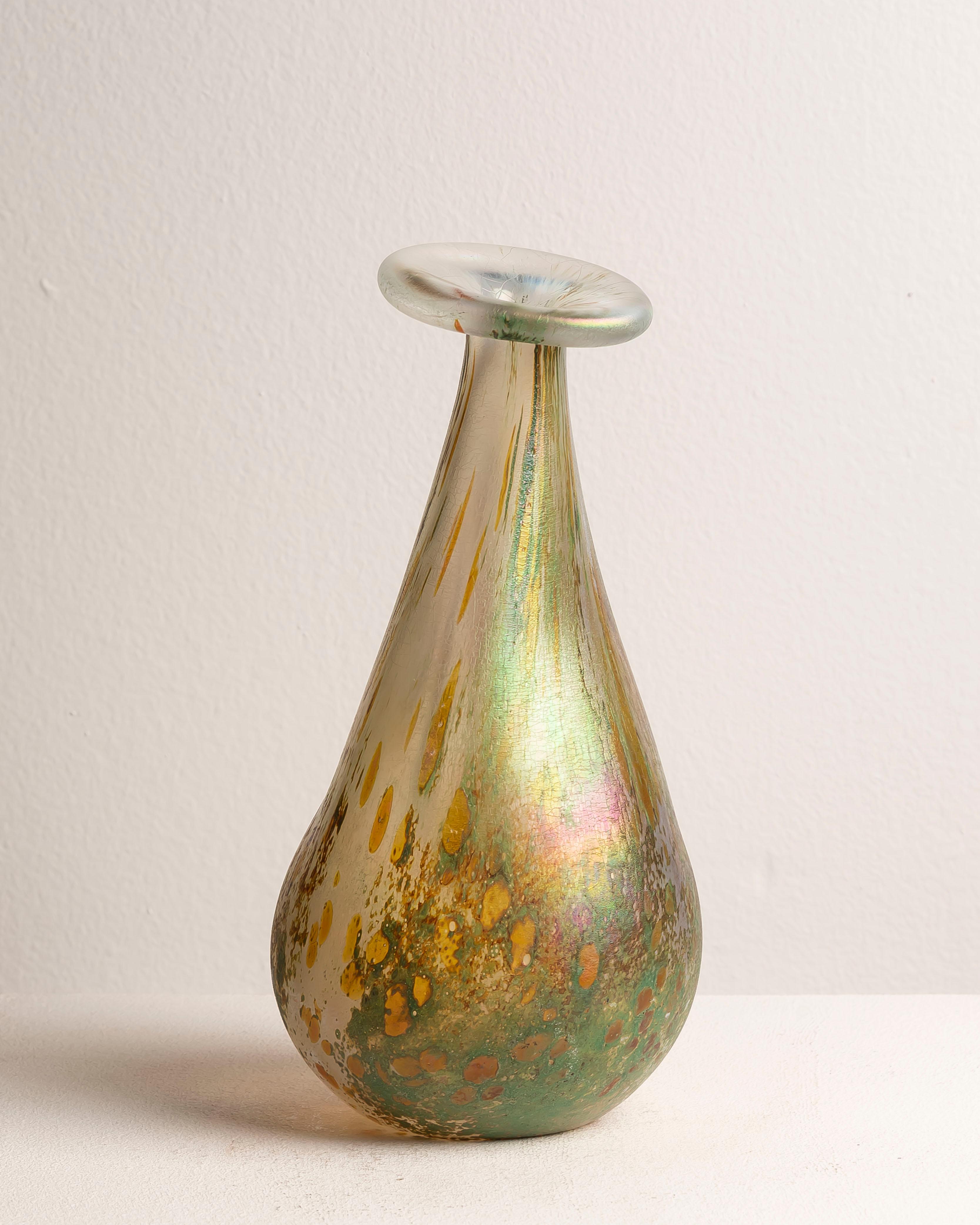 Signed Iridescent Studio Art Glass Vase, 1986 For Sale 8