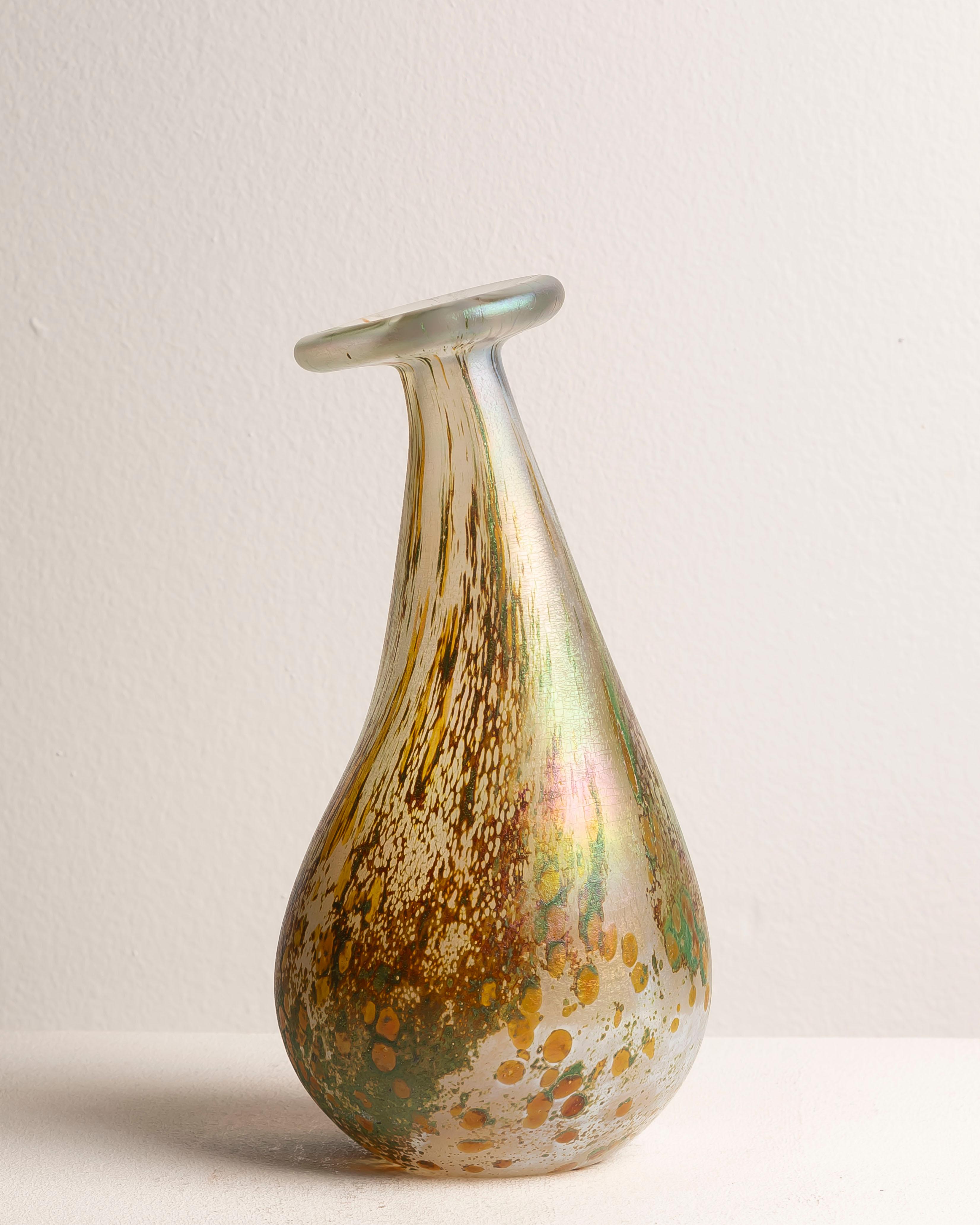 Signed Iridescent Studio Art Glass Vase, 1986 For Sale 2