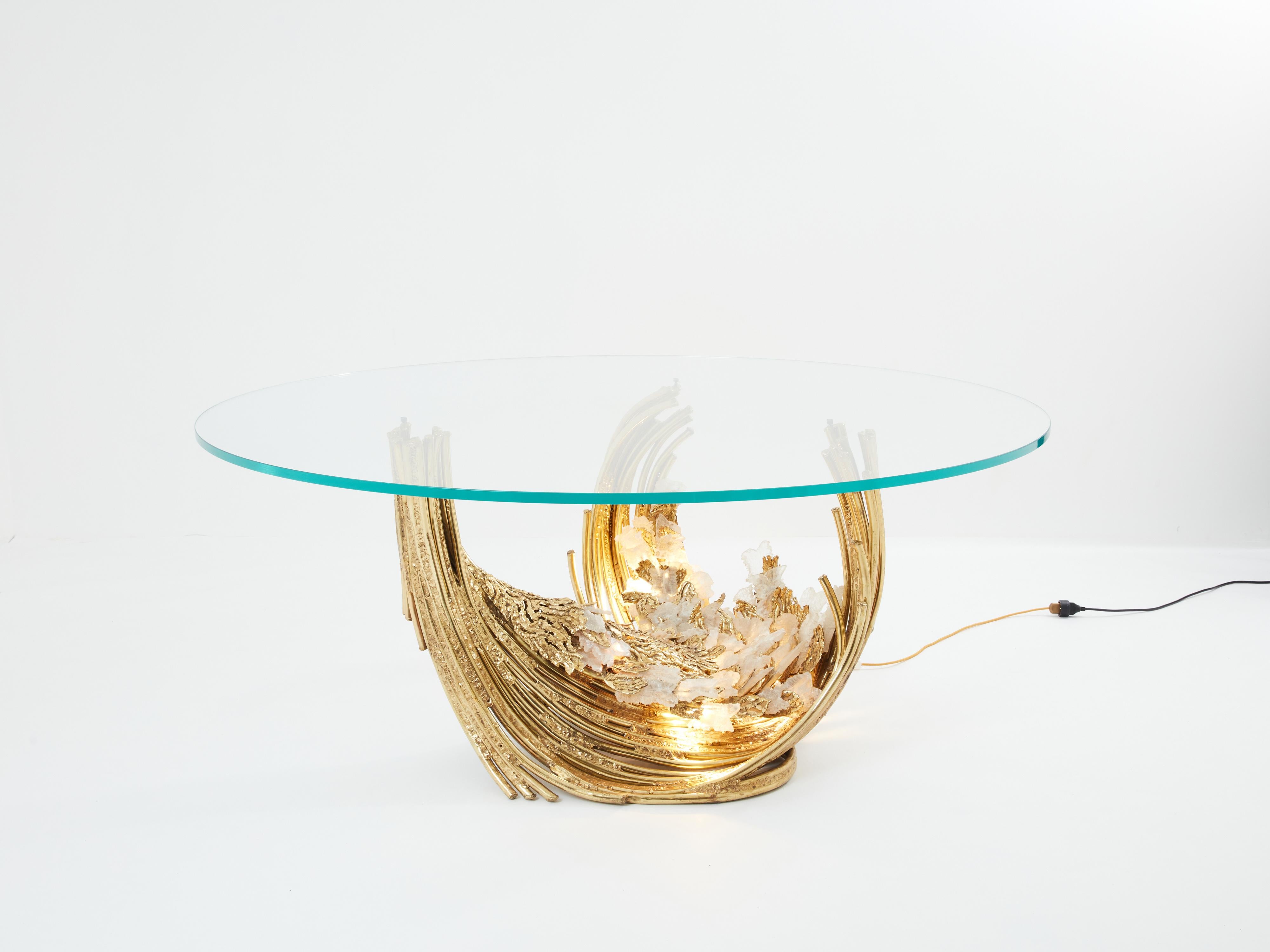 The creative and jewellery-like design of this impressive dining table by Isabelle Faure is really something special. Tangled in a web of heavy brass branches is a beautiful riviera of rock crystal, lit from several parts, and topped with a thick