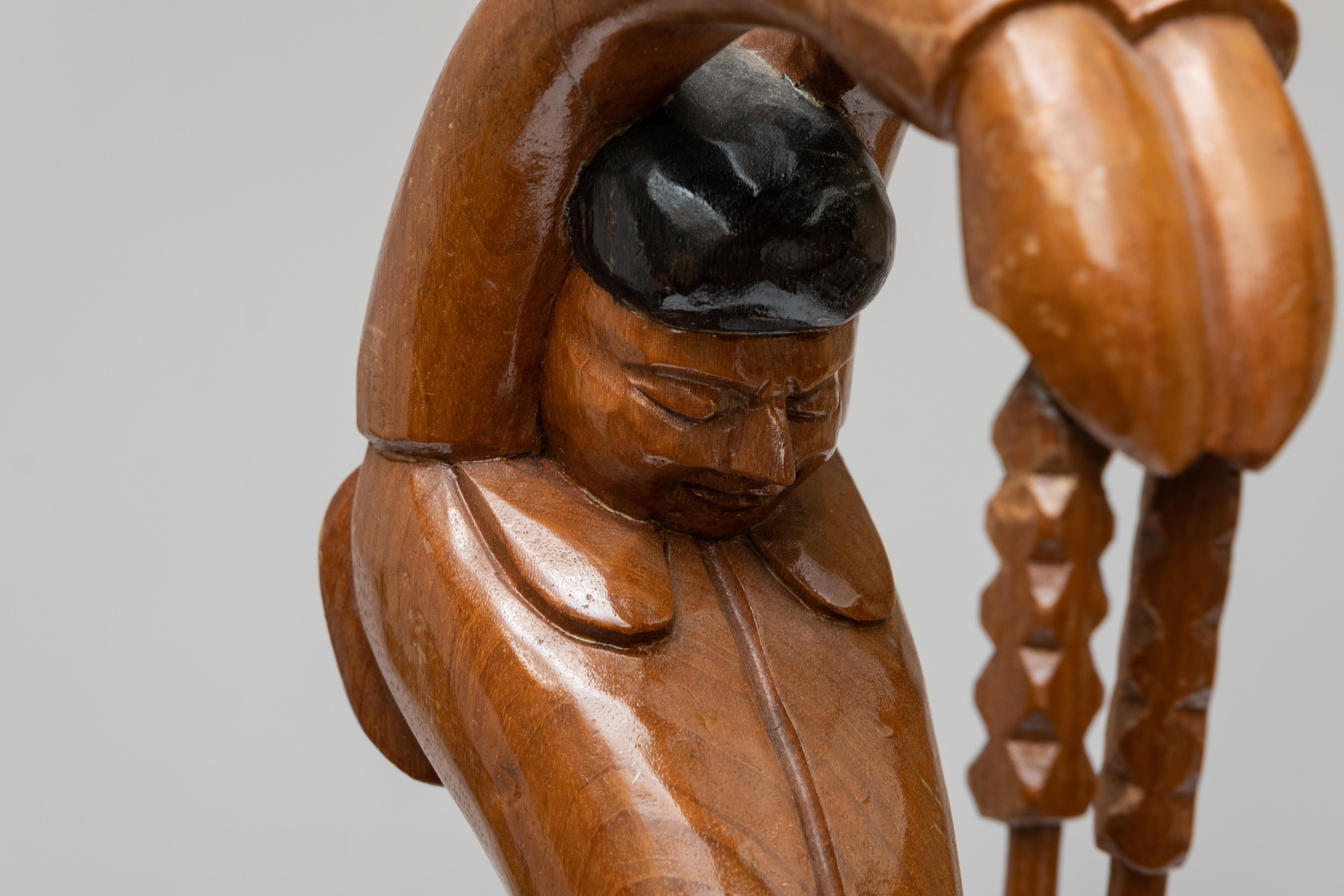 Sculpté à la main Sculpture de Matador en bois sculpté signée J. Pinal en vente