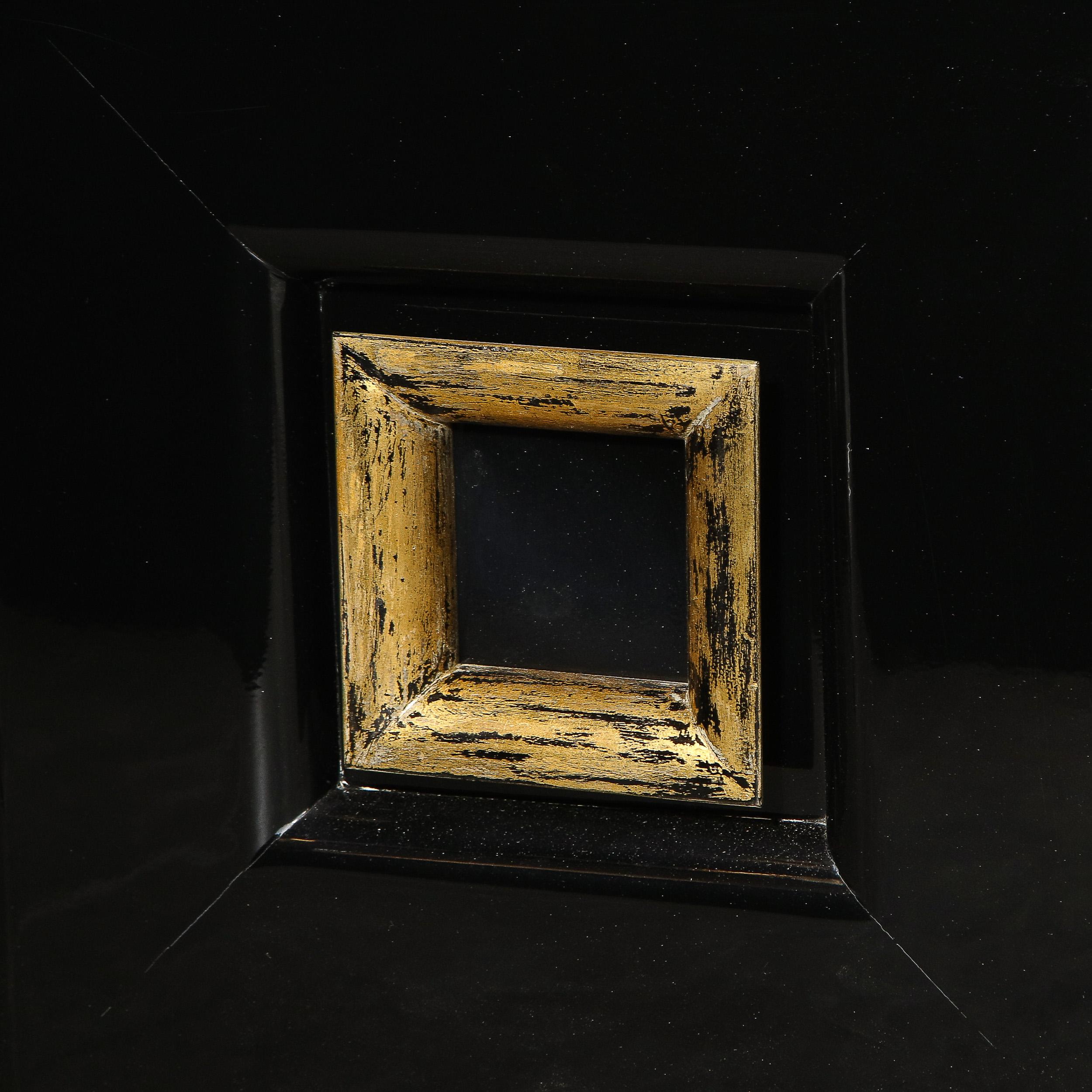 Milieu du XXe siècle Enfilade signé James Mont en laque noire avec poignées en bois doré en vente