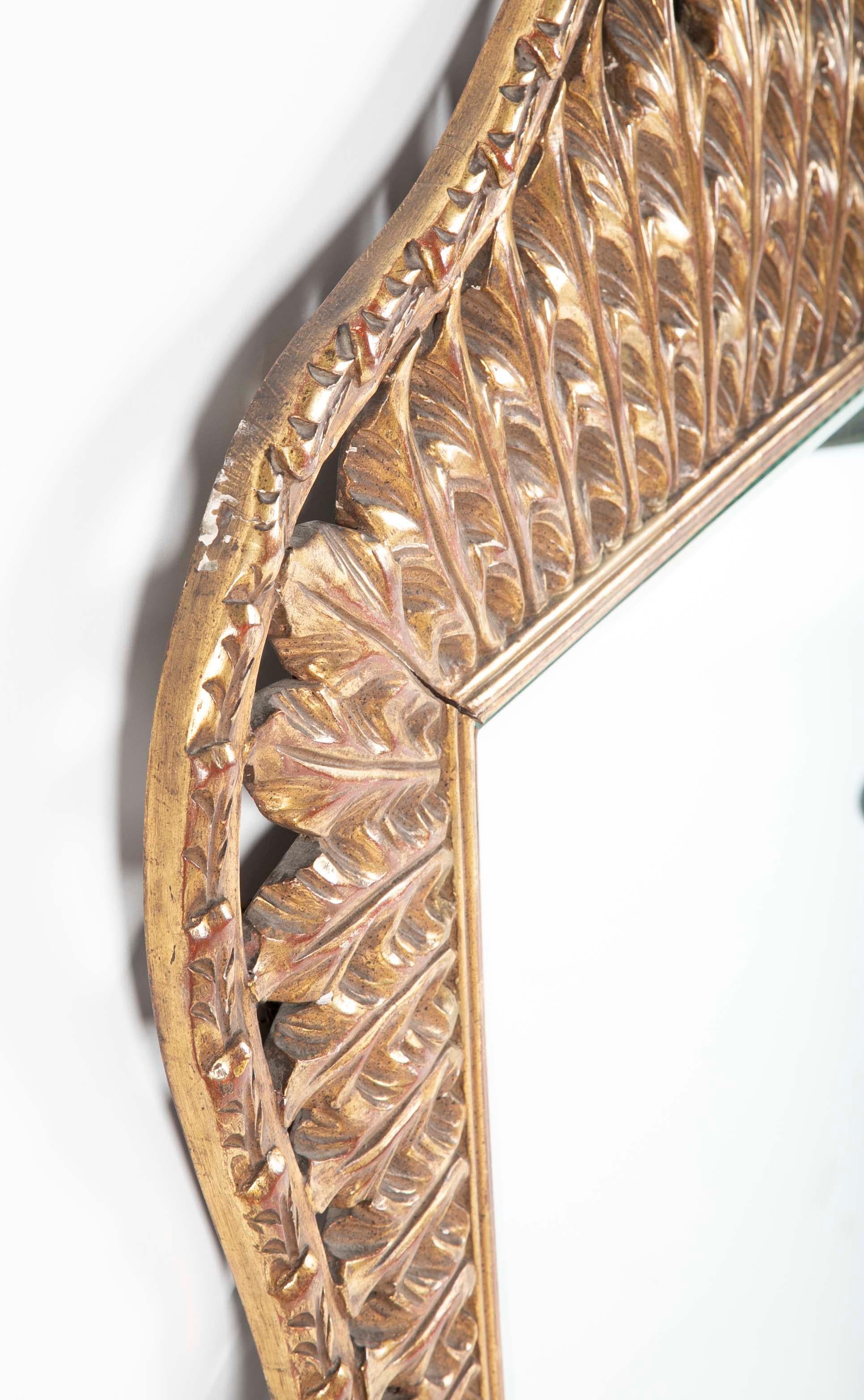20ième siècle Miroir fantaisie en plumes sculptées et dorées signé Jansen en vente