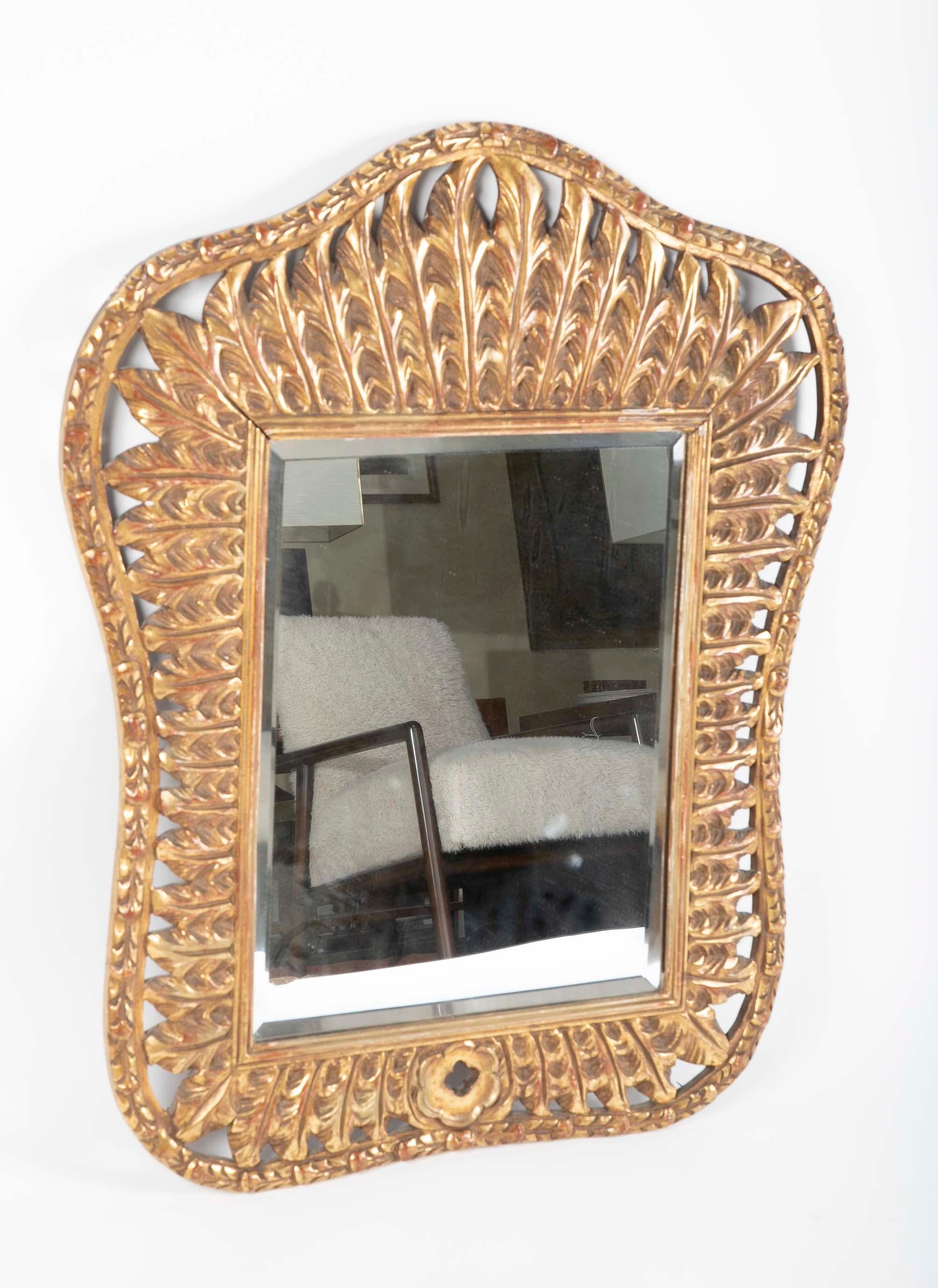 Miroir fantaisie en plumes sculptées et dorées signé Jansen en vente 1