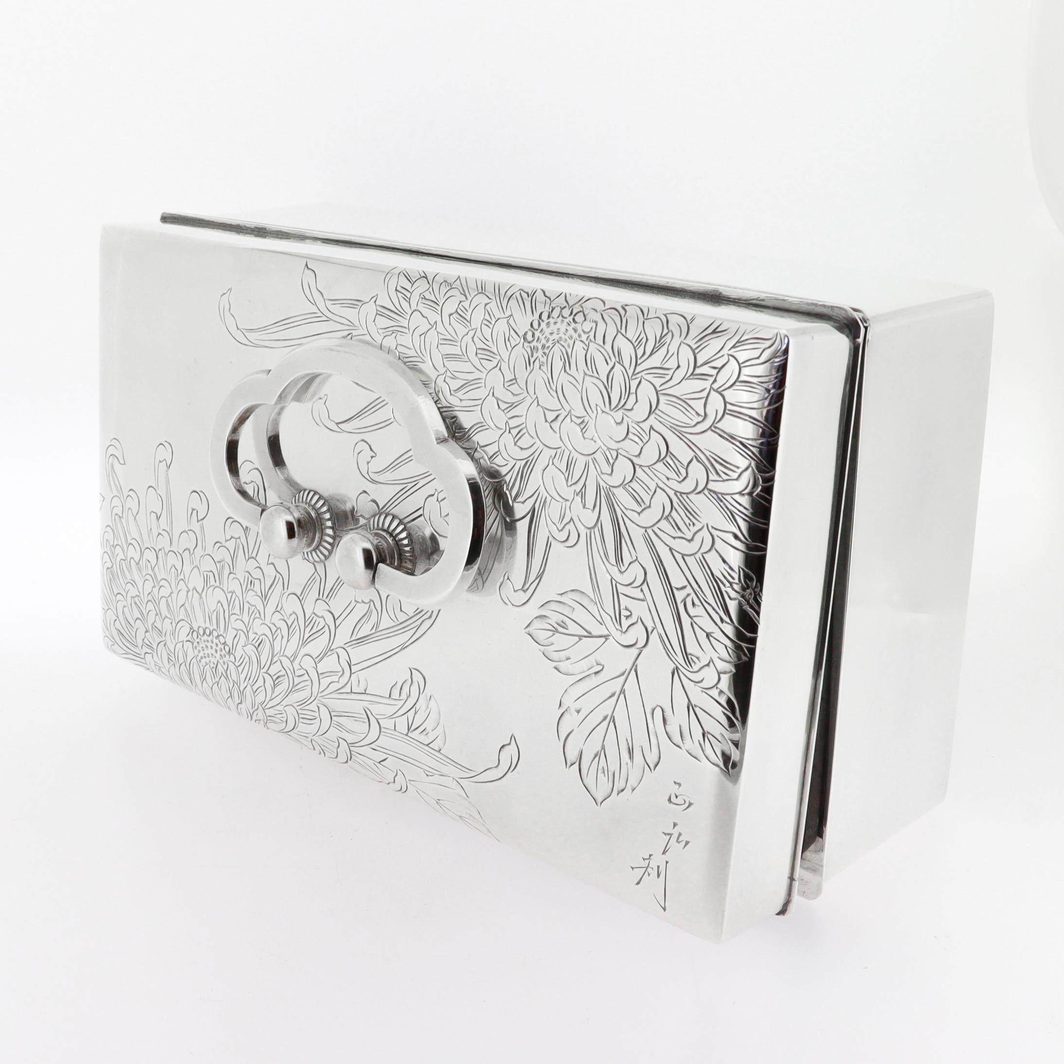 Signed Japanese 950 Sterling Silver Handled Jewelry Box with Chrysanthemums For Sale 10