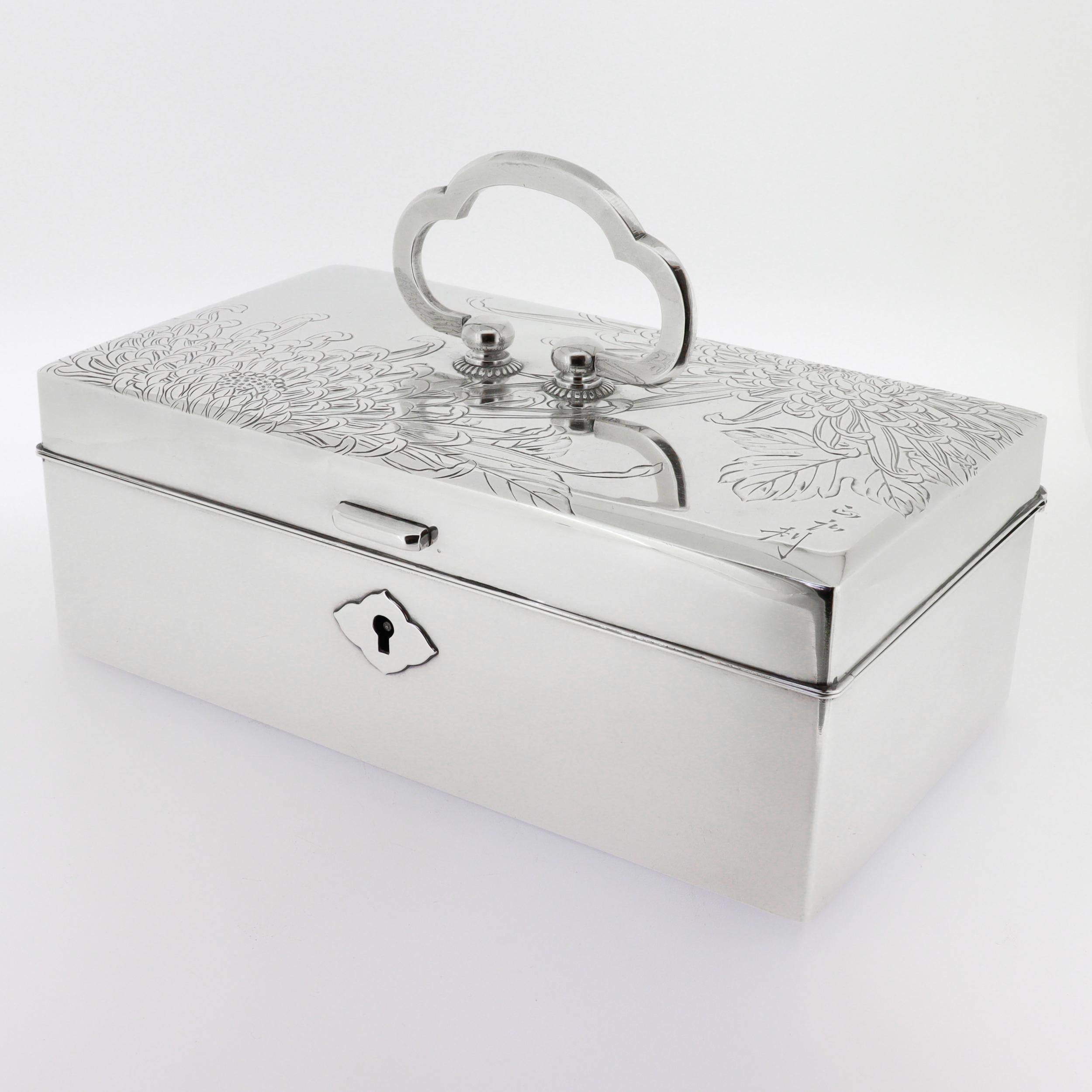 Signed Japanese 950 Sterling Silver Handled Jewelry Box with Chrysanthemums In Good Condition For Sale In Philadelphia, PA