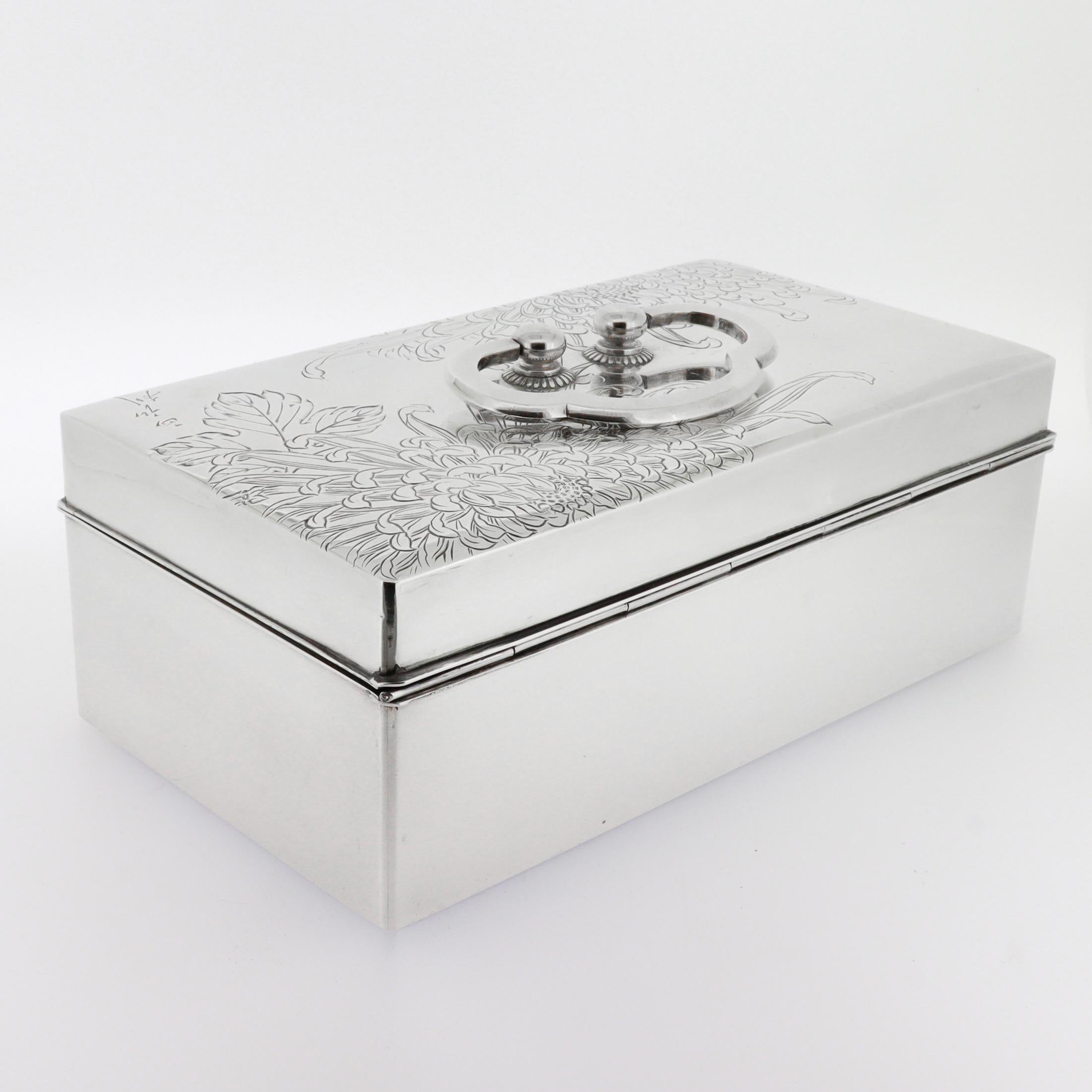 Signed Japanese 950 Sterling Silver Handled Jewelry Box with Chrysanthemums For Sale 4