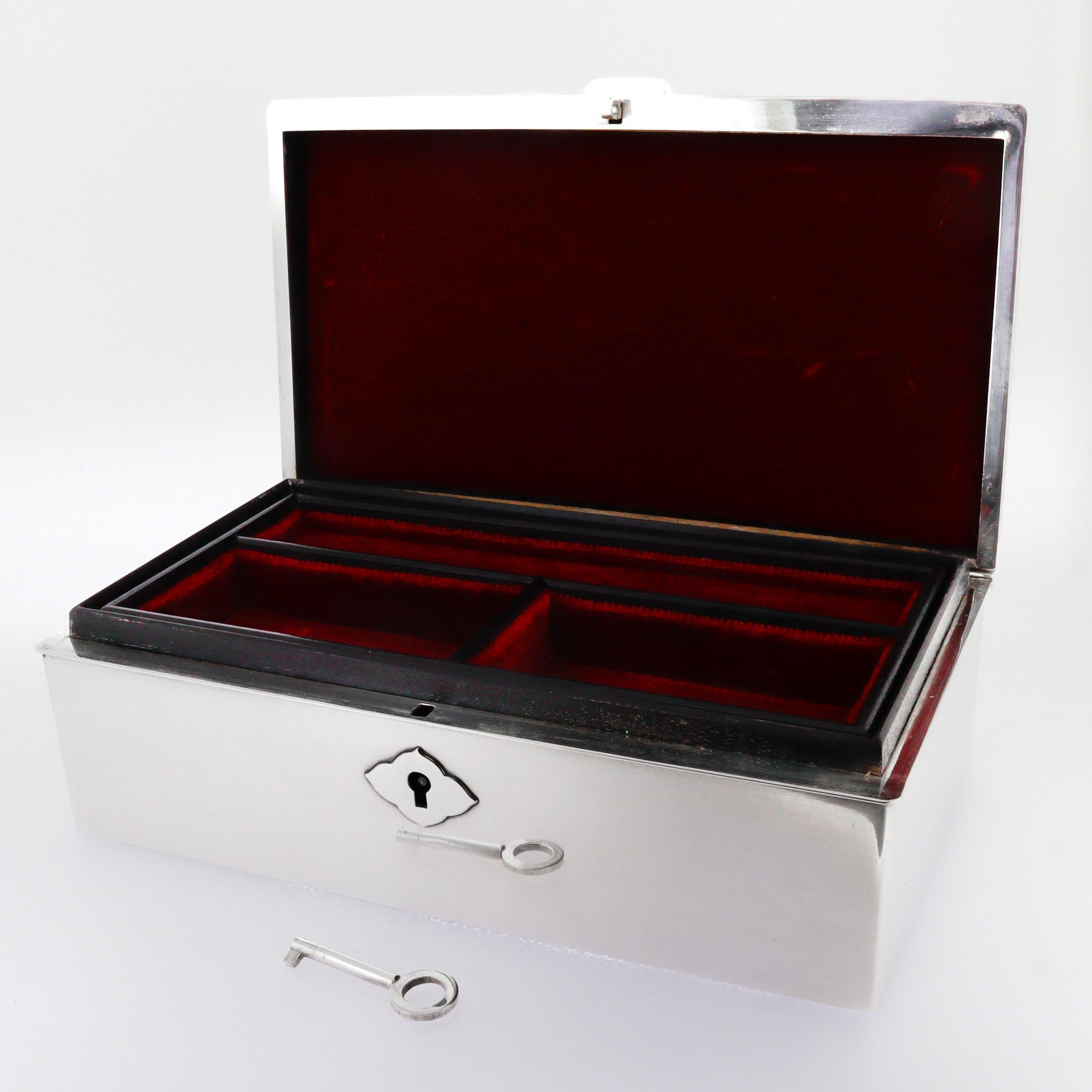 Signed Japanese 950 Sterling Silver Handled Jewelry Box with Chrysanthemums For Sale 5