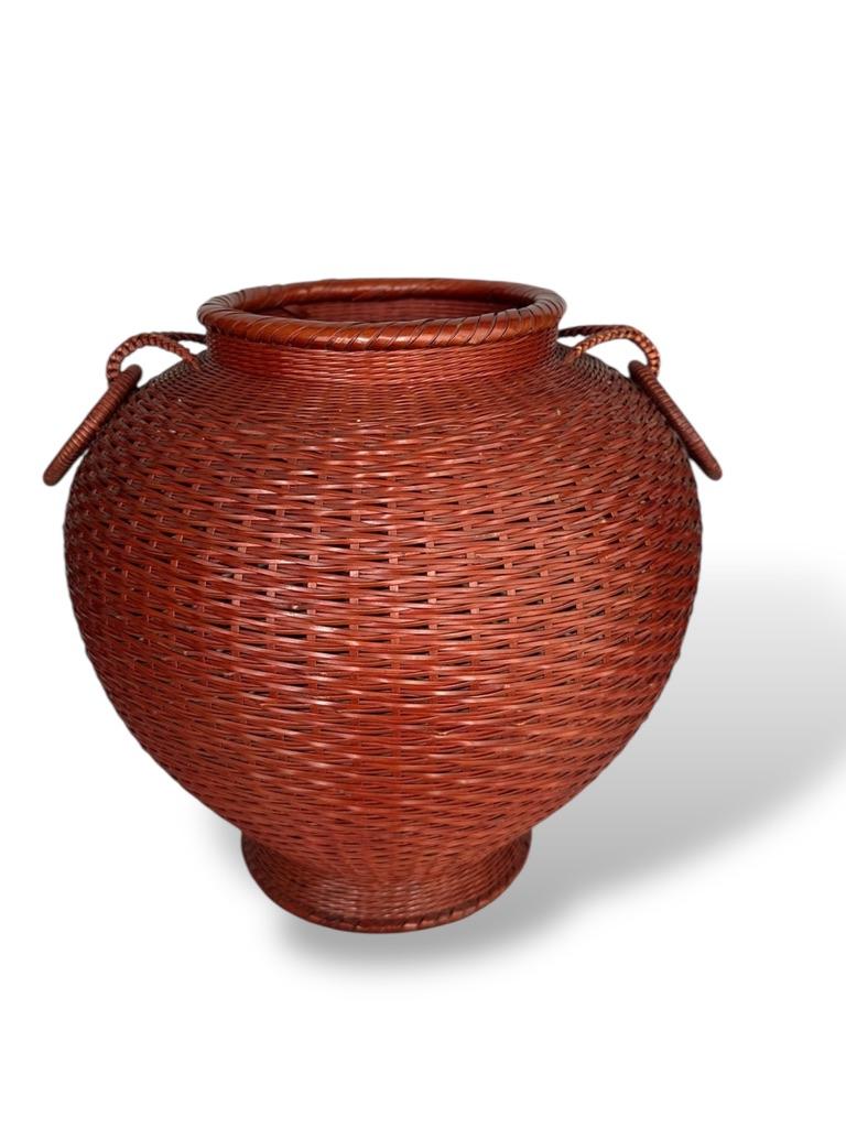 Panier à fleurs en bambou signé de Nishinaka Chikusei avec double boucle à la main en vente 5