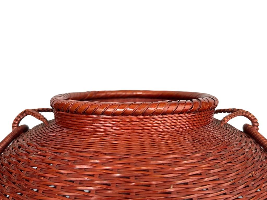 Panier à fleurs en bambou signé de Nishinaka Chikusei avec double boucle à la main en vente 8