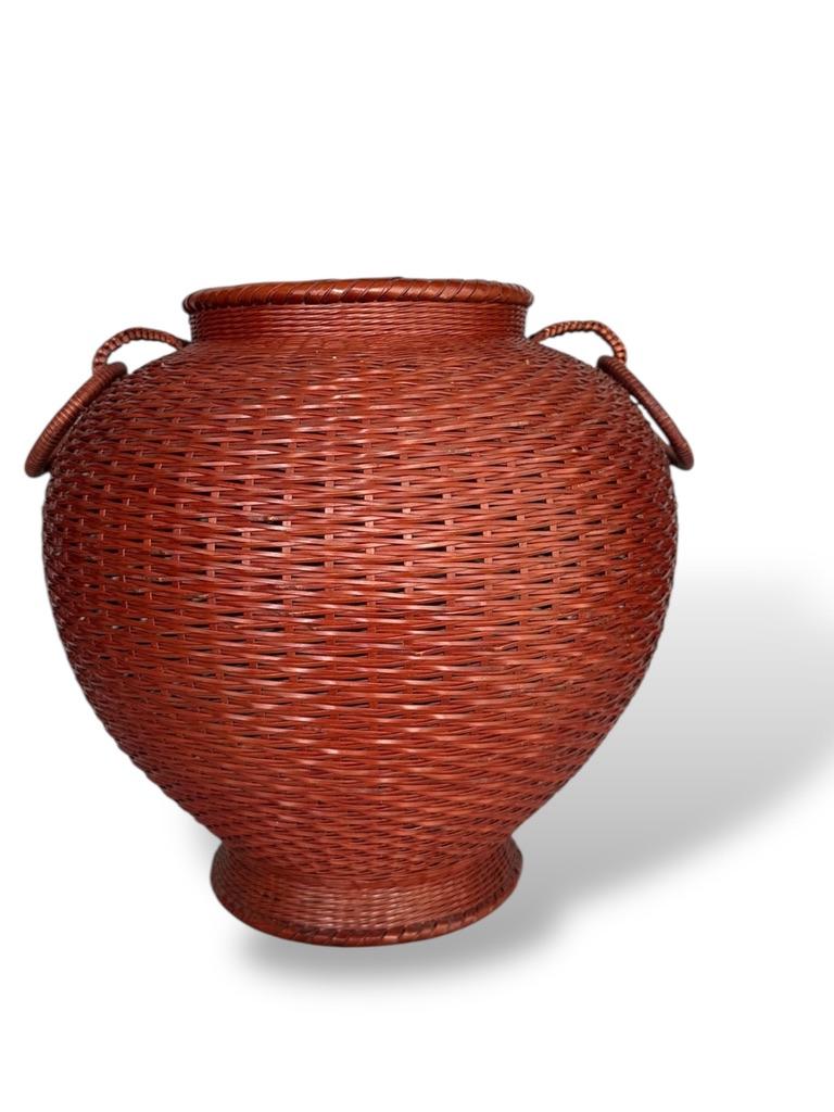 Panier à fleurs en bambou signé de Nishinaka Chikusei avec double boucle à la main en vente 9