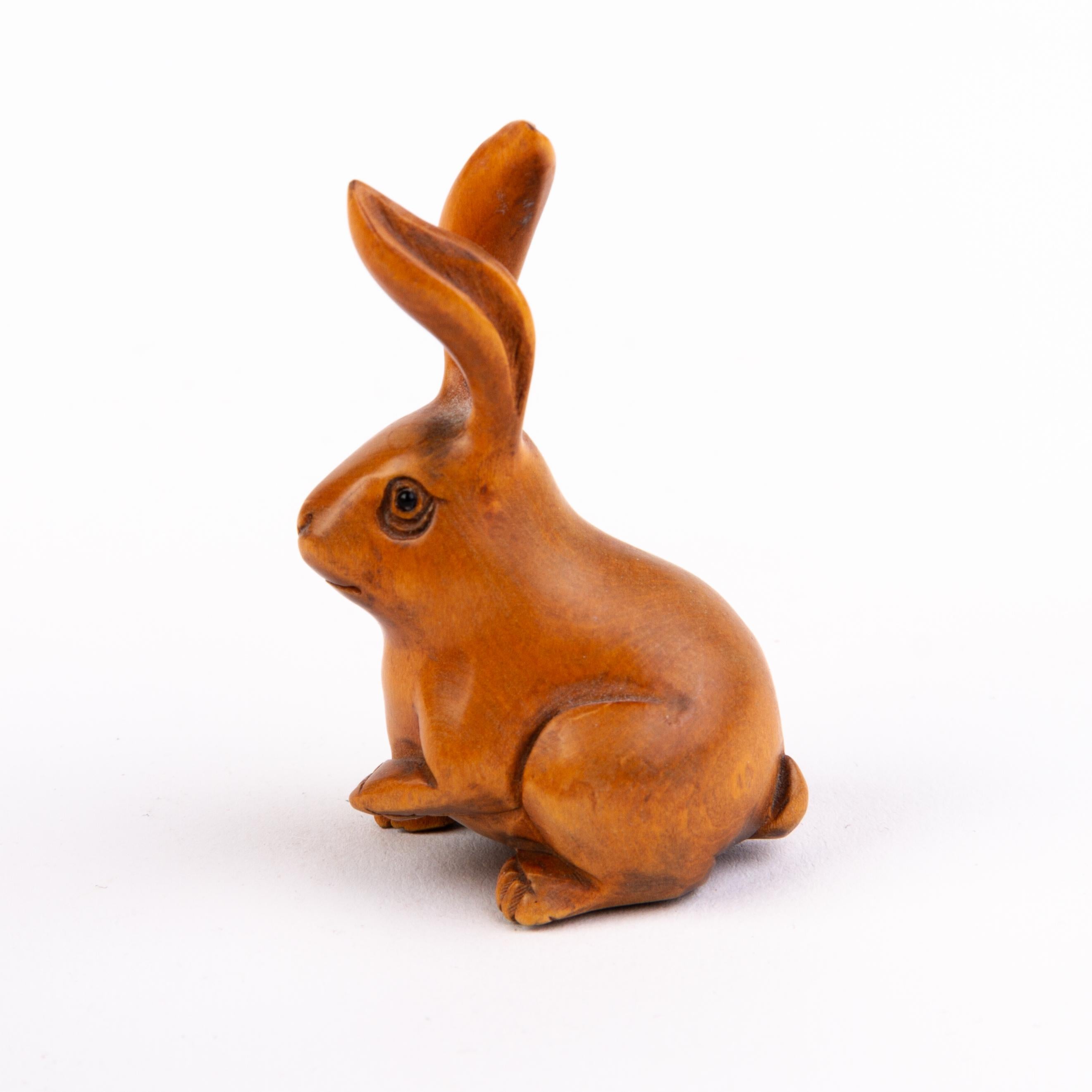 Signed Japanese Boxwood Netsuke Inro of a Bunny Rabbit In Good Condition For Sale In Nottingham, GB