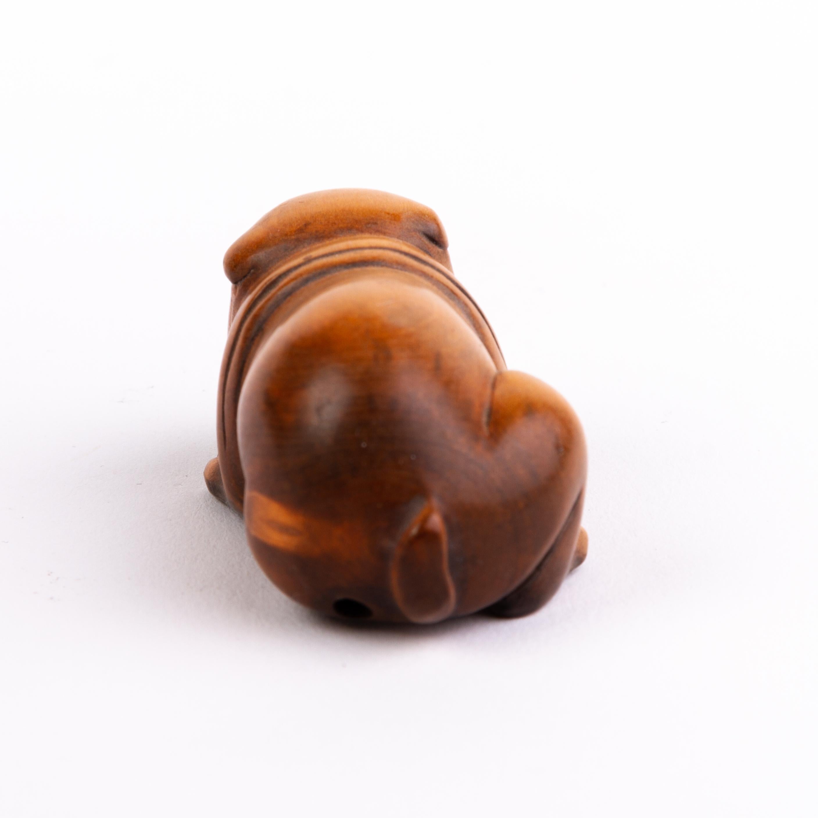 Signed Japanese Boxwood Netsuke Inro of a Dog  In Good Condition For Sale In Nottingham, GB