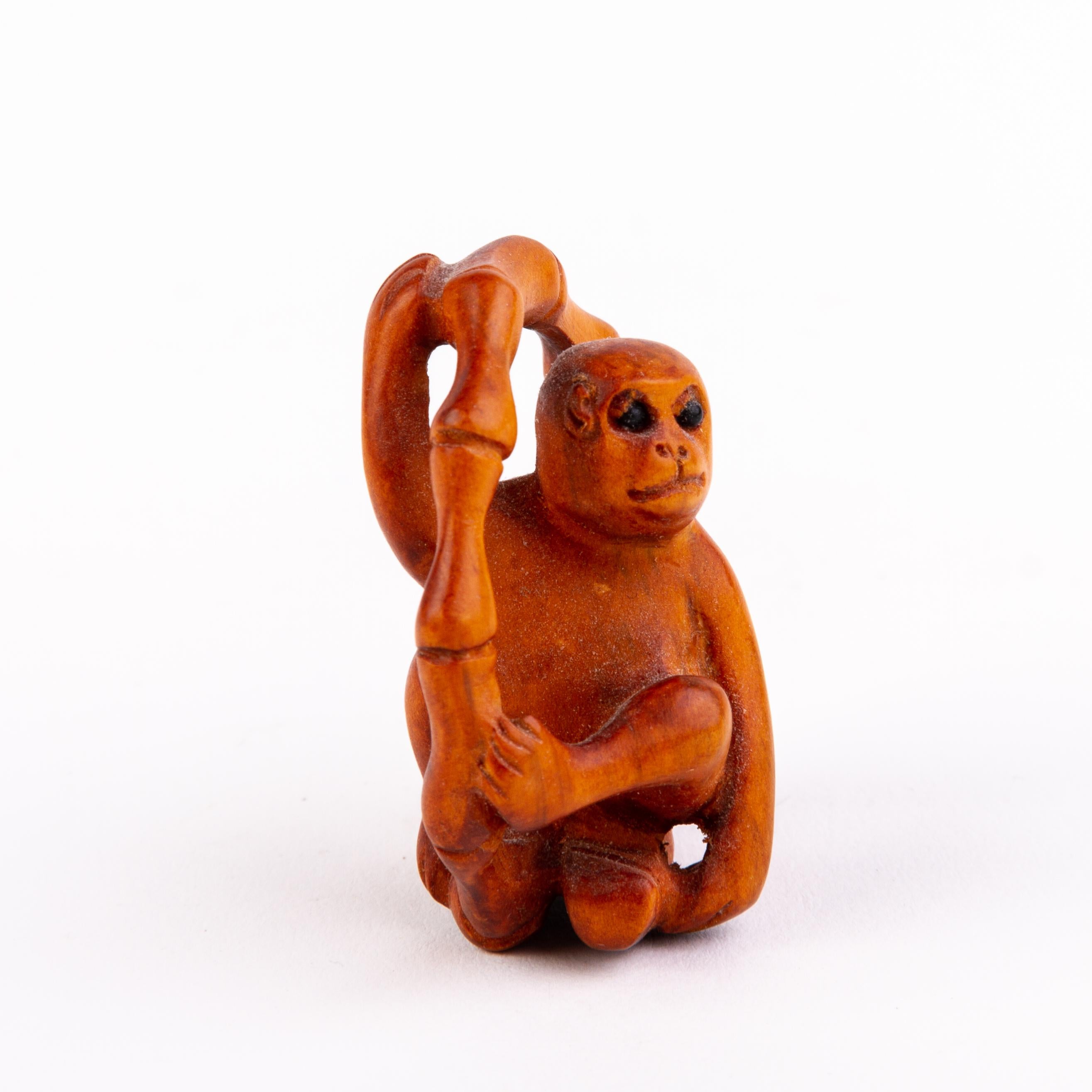 In good condition
From a private collection
Free international shipping
Signed Japanese Boxwood Netsuke Inro of a Monkey 