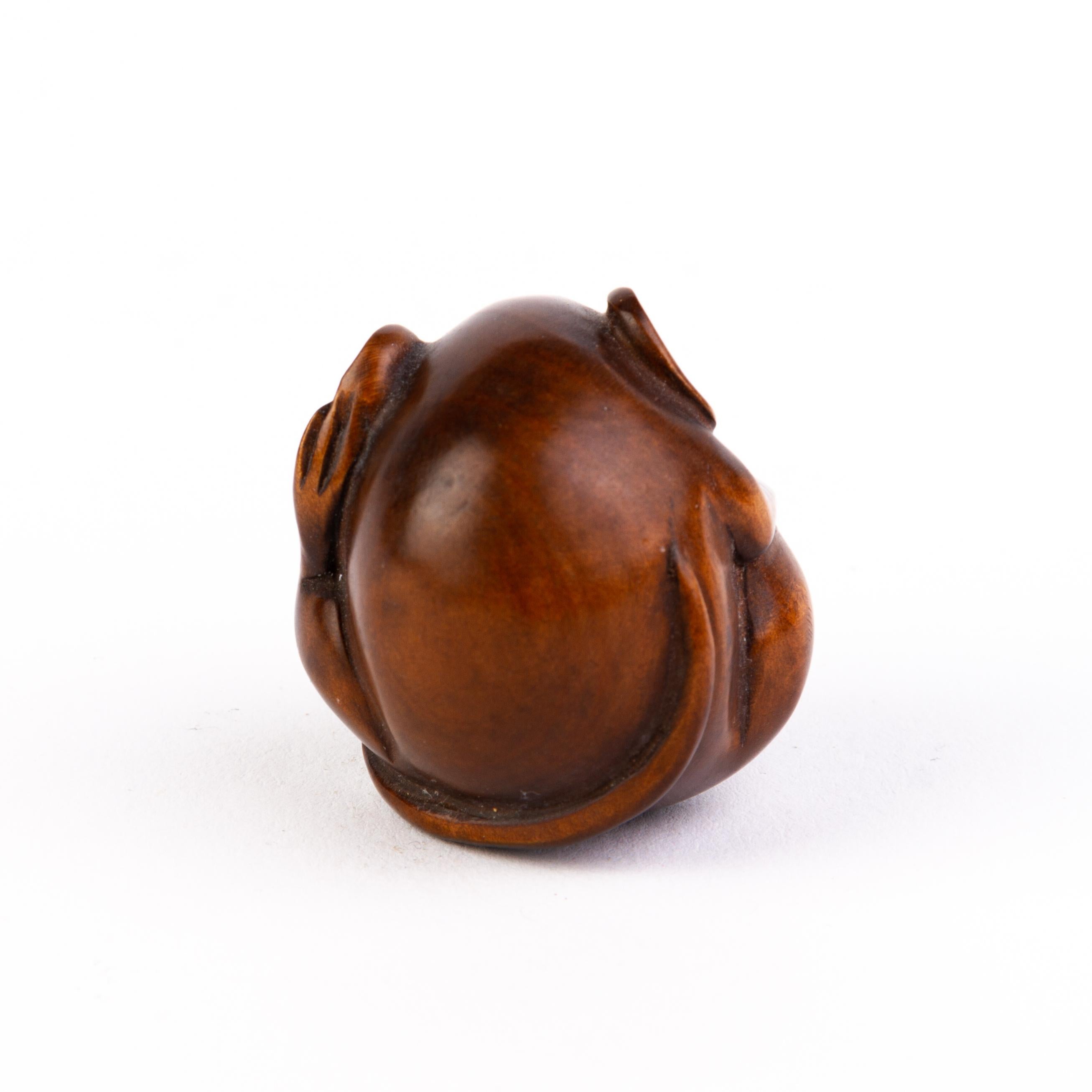 Signed Japanese Boxwood Netsuke Inro of a Mouse In Good Condition In Nottingham, GB