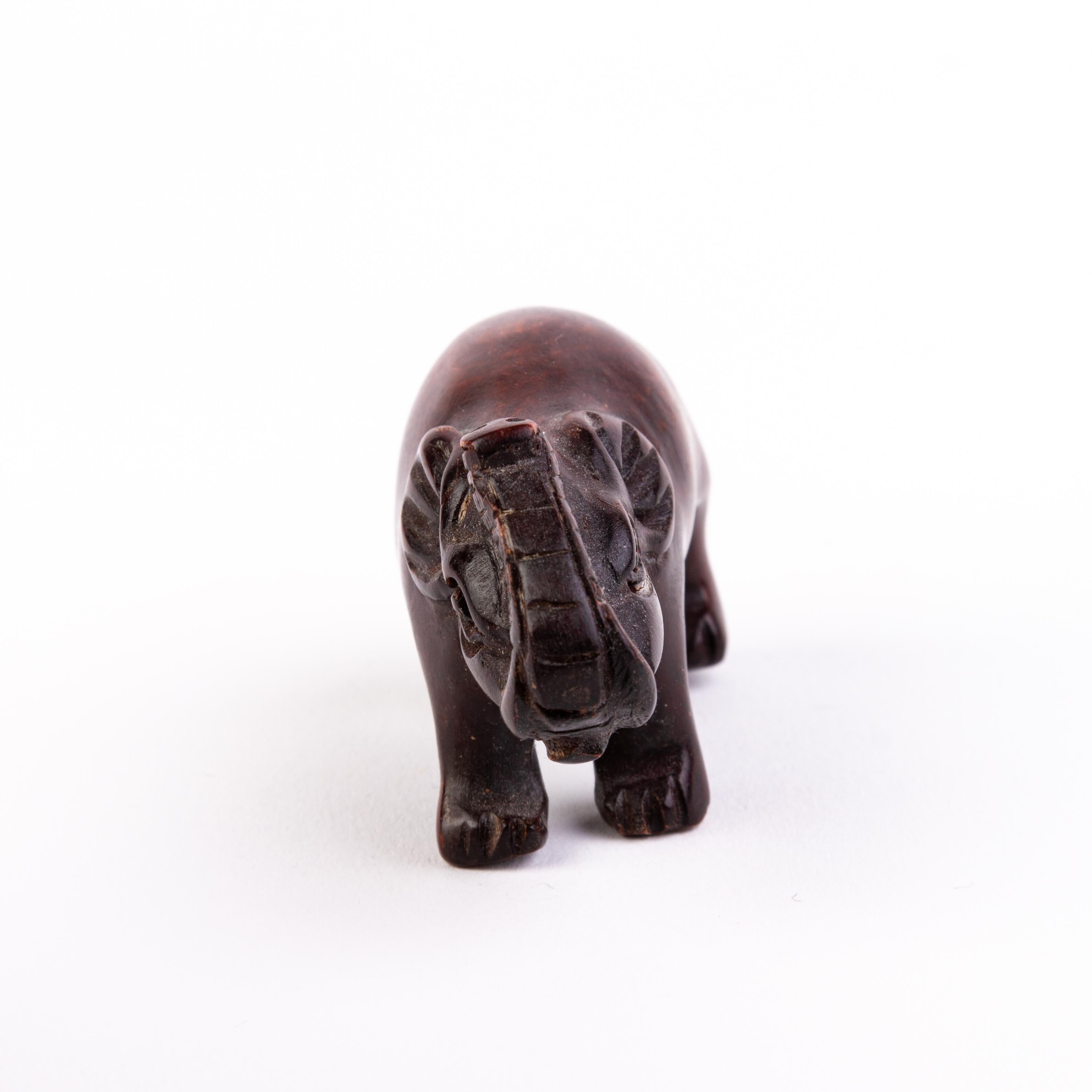 In good condition
From a private collection
Free international shipping
Signed Japanese Boxwood Netsuke Inro of an Elephant 