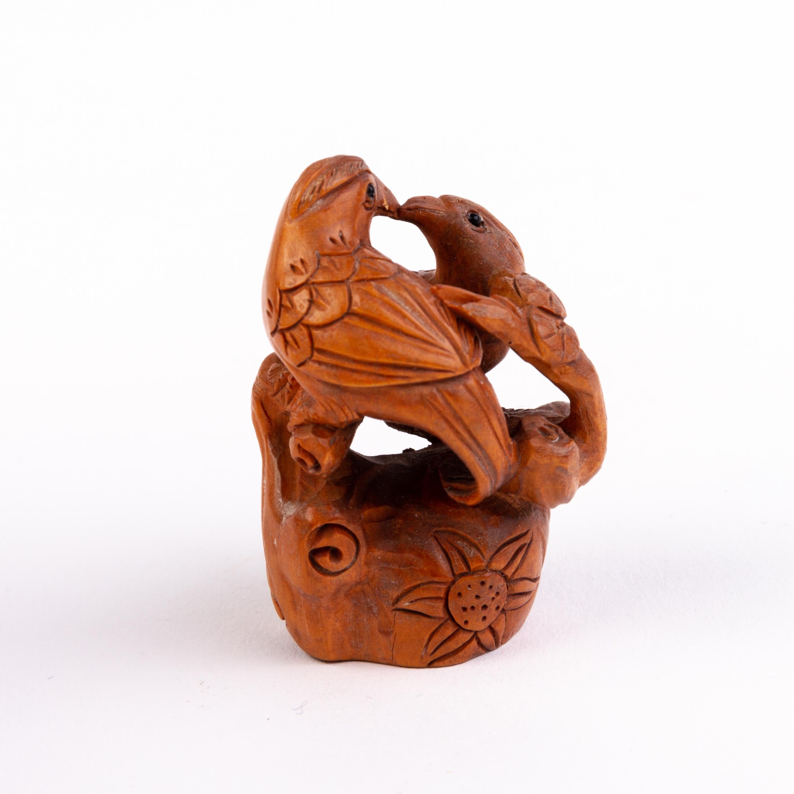 Signed Japanese Boxwood Netsuke Inro of Birds In Good Condition In Nottingham, GB