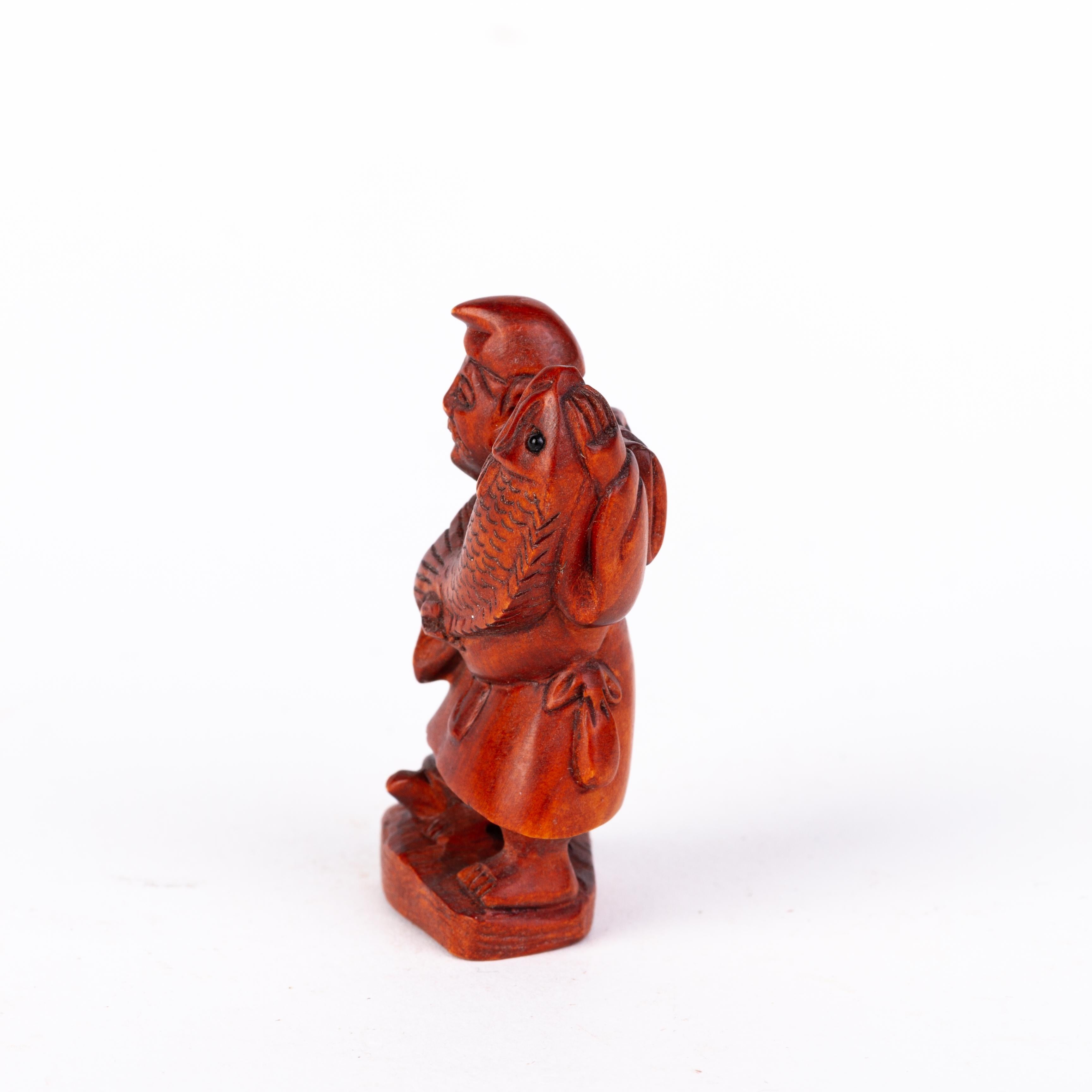 Signed Japanese Carved  Boxwood Fisherman Netsuke Inro Ojime In Good Condition For Sale In Nottingham, GB