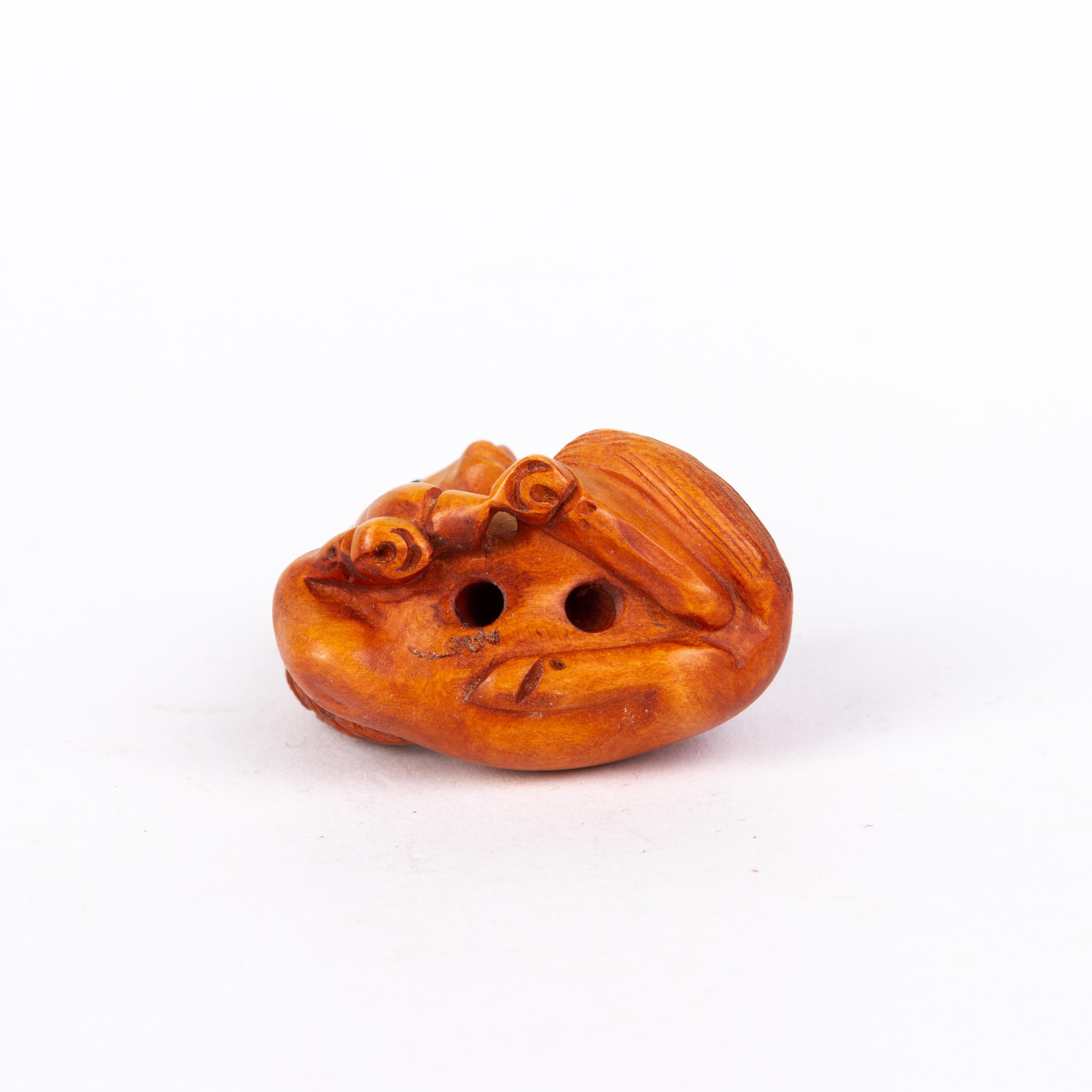 Signed Japanese Carved Boxwood Horse Netsuke Inro Ojime In Good Condition For Sale In Nottingham, GB