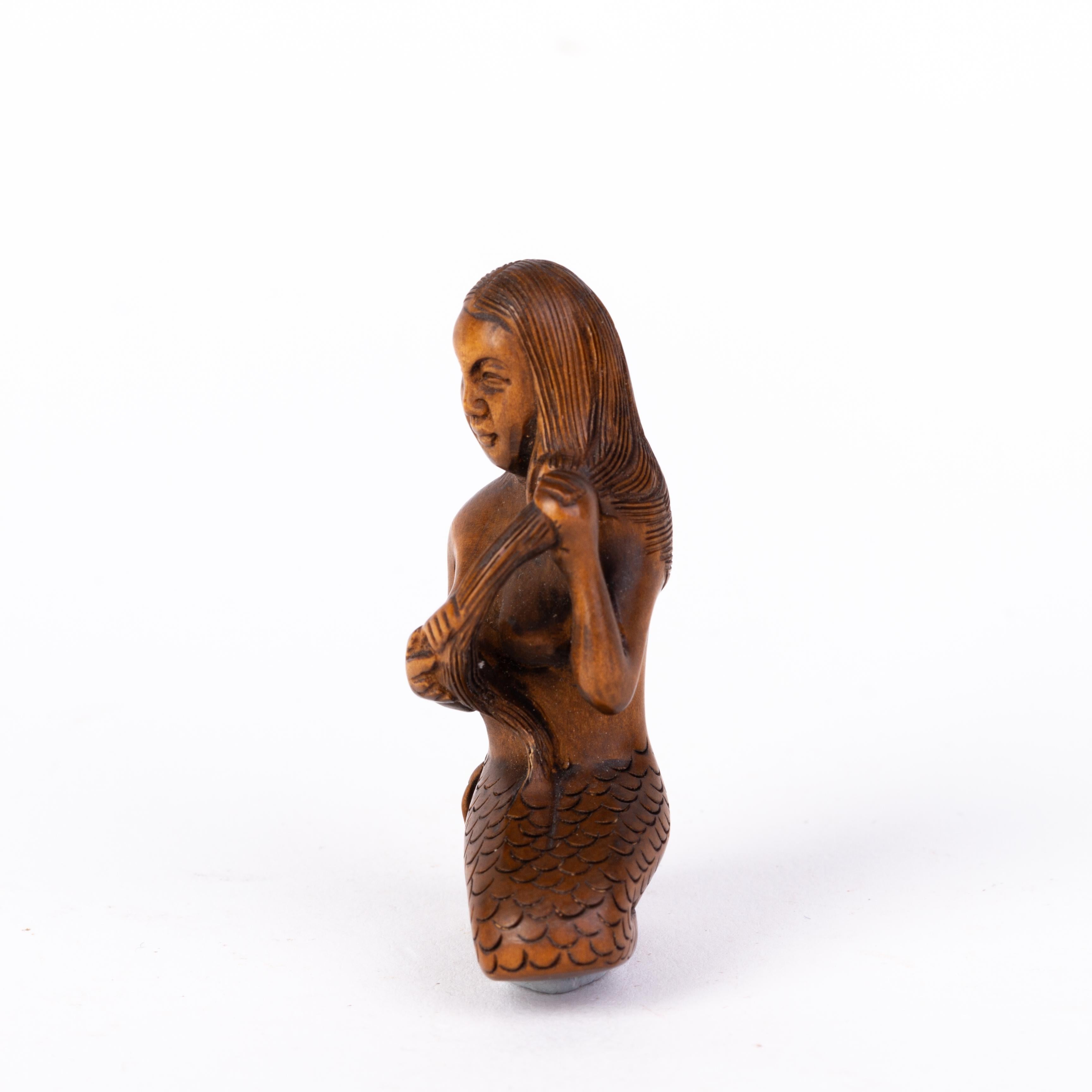 Signed Japanese Carved Boxwood Mermaid Netsuke Inro Ojime In Good Condition In Nottingham, GB